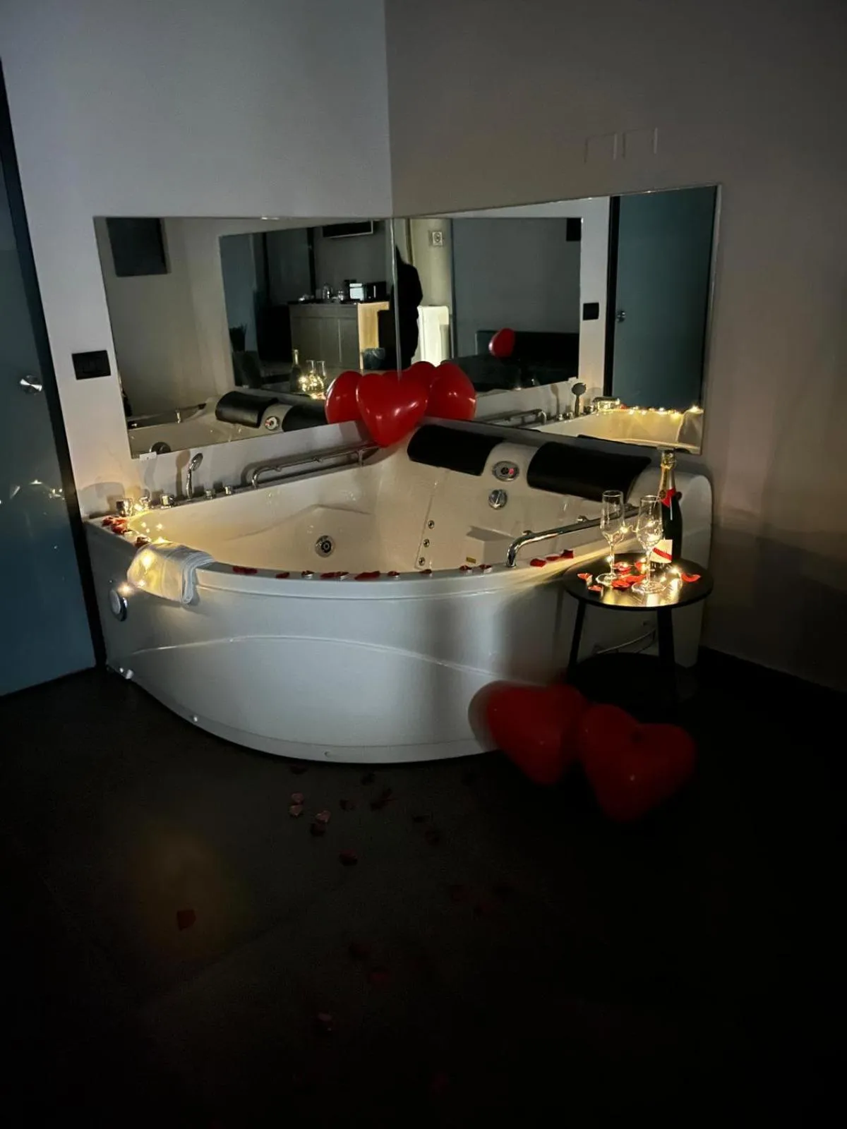 Hot Tub in Smart Hotel