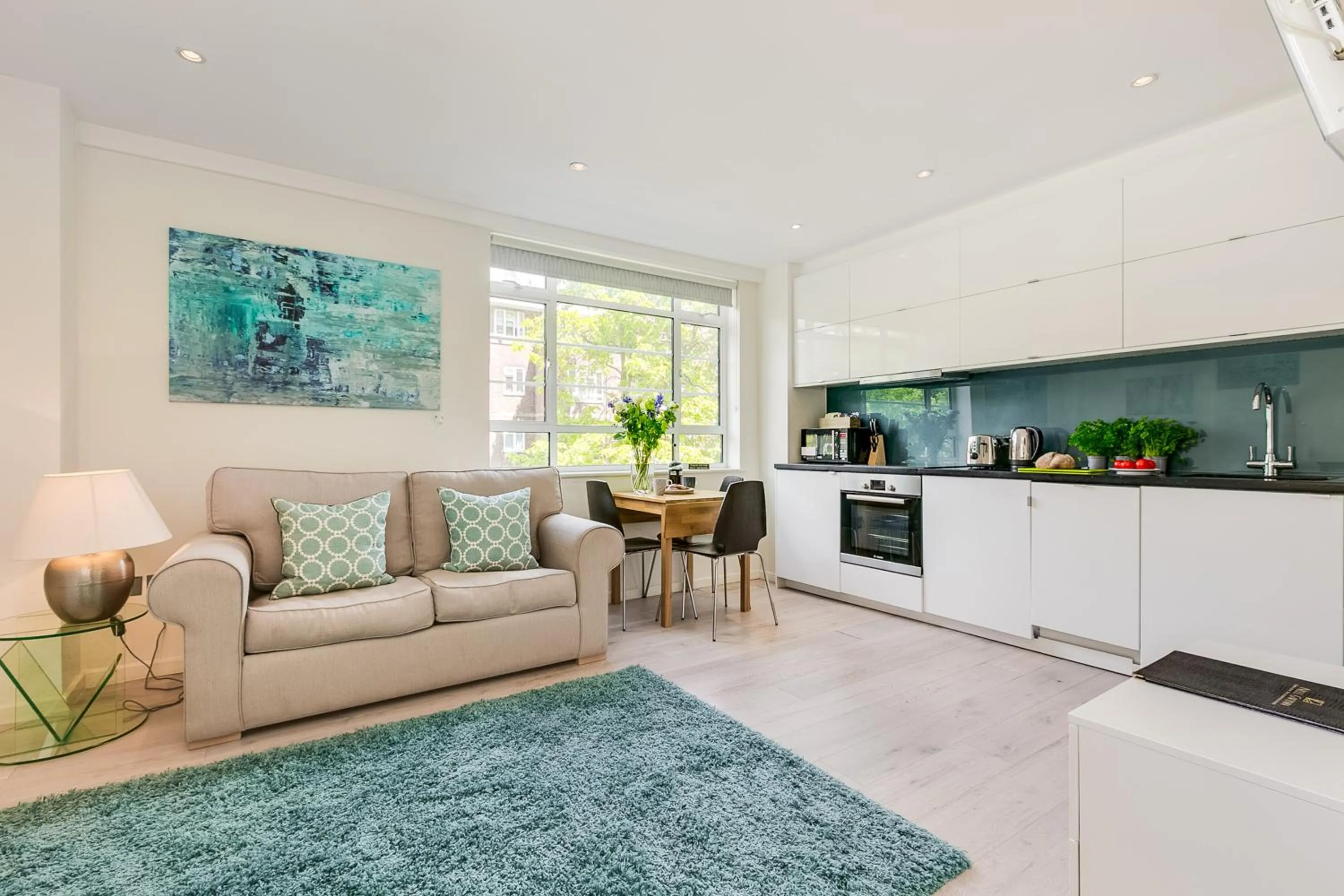 Kitchen or kitchenette in Nell Gwynn Chelsea Accommodation