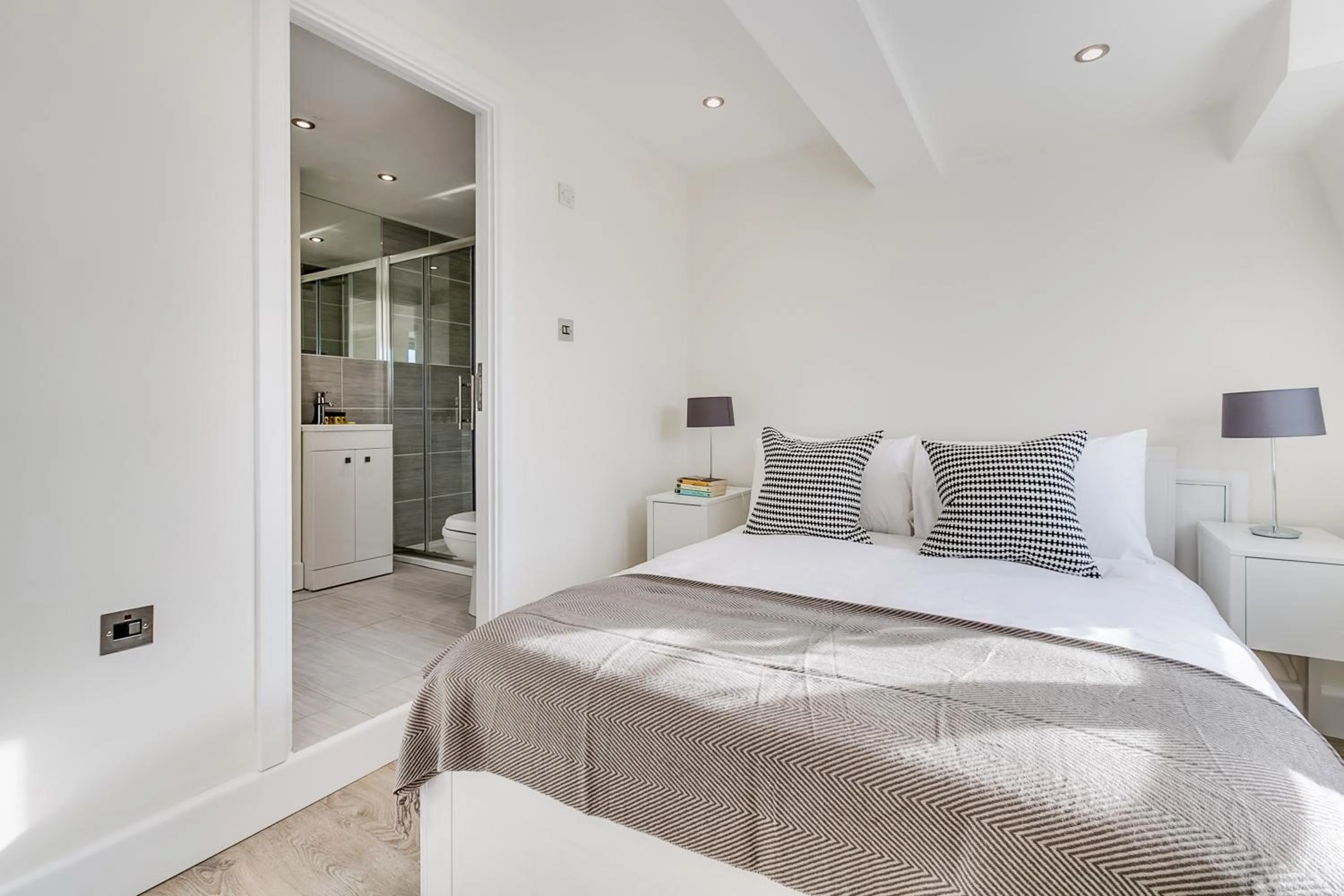 Bedroom, Bed in Nell Gwynn Chelsea Accommodation