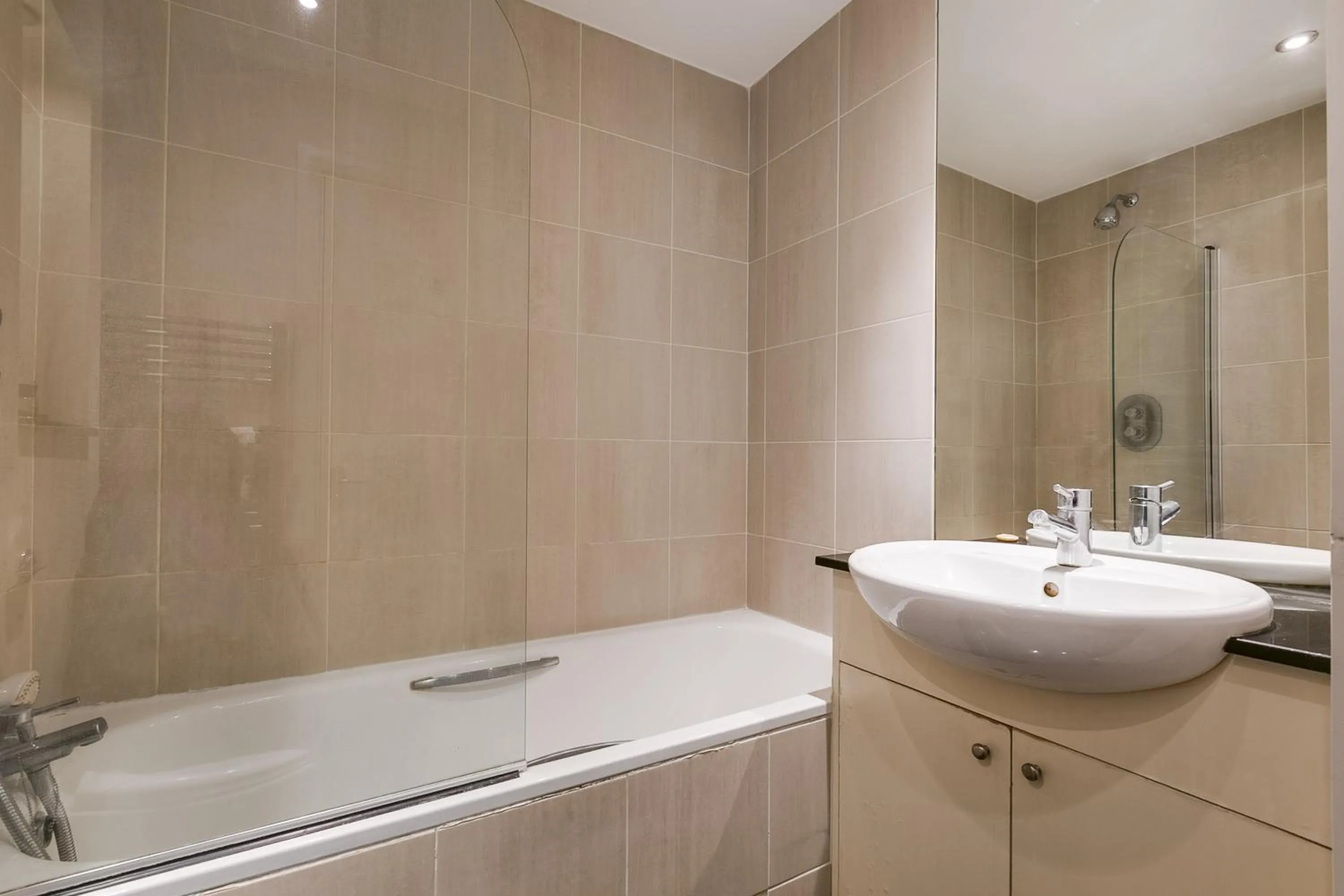 Bathroom in Nell Gwynn Chelsea Accommodation