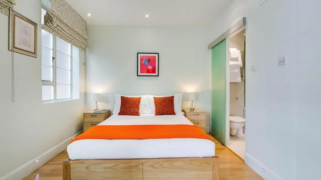 Bed in Nell Gwynn Chelsea Accommodation