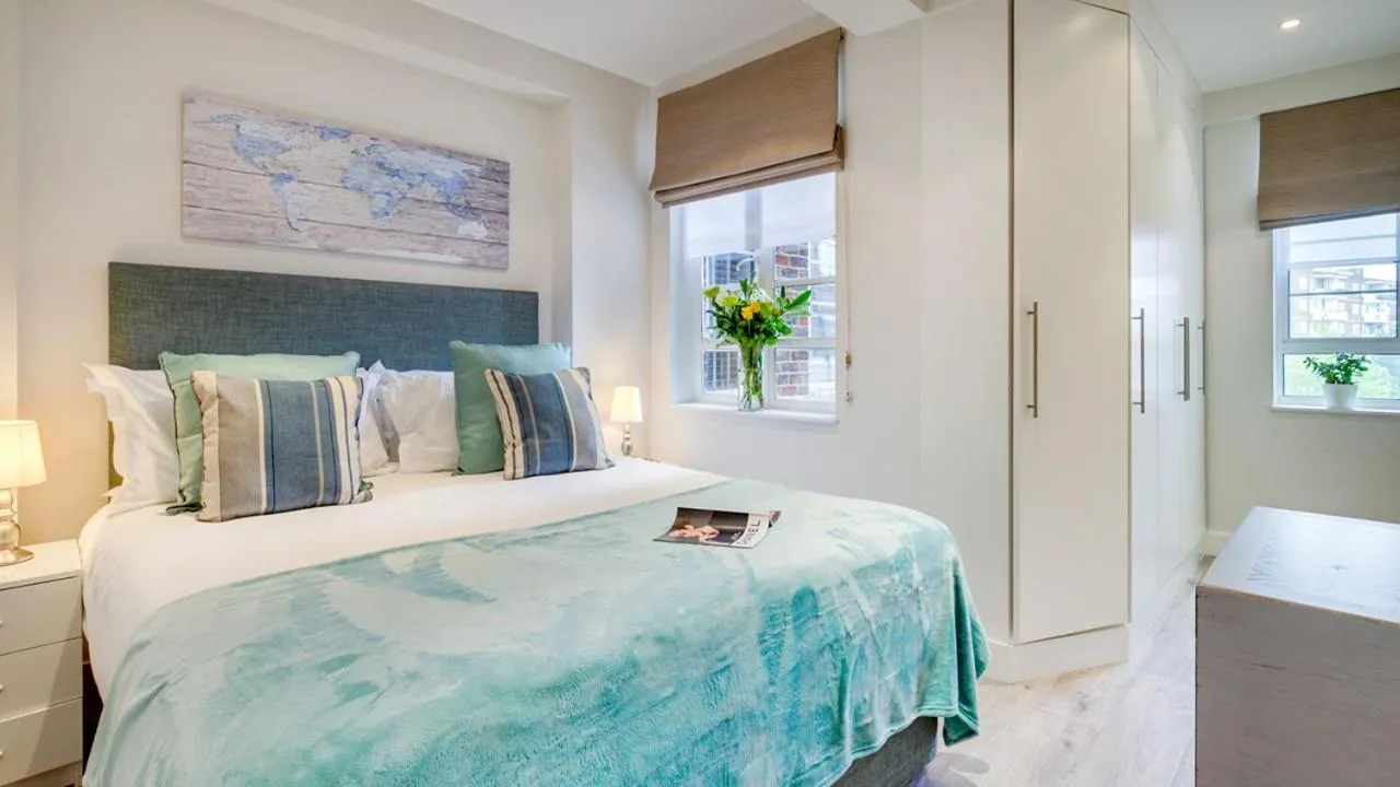 Bed in Nell Gwynn Chelsea Accommodation