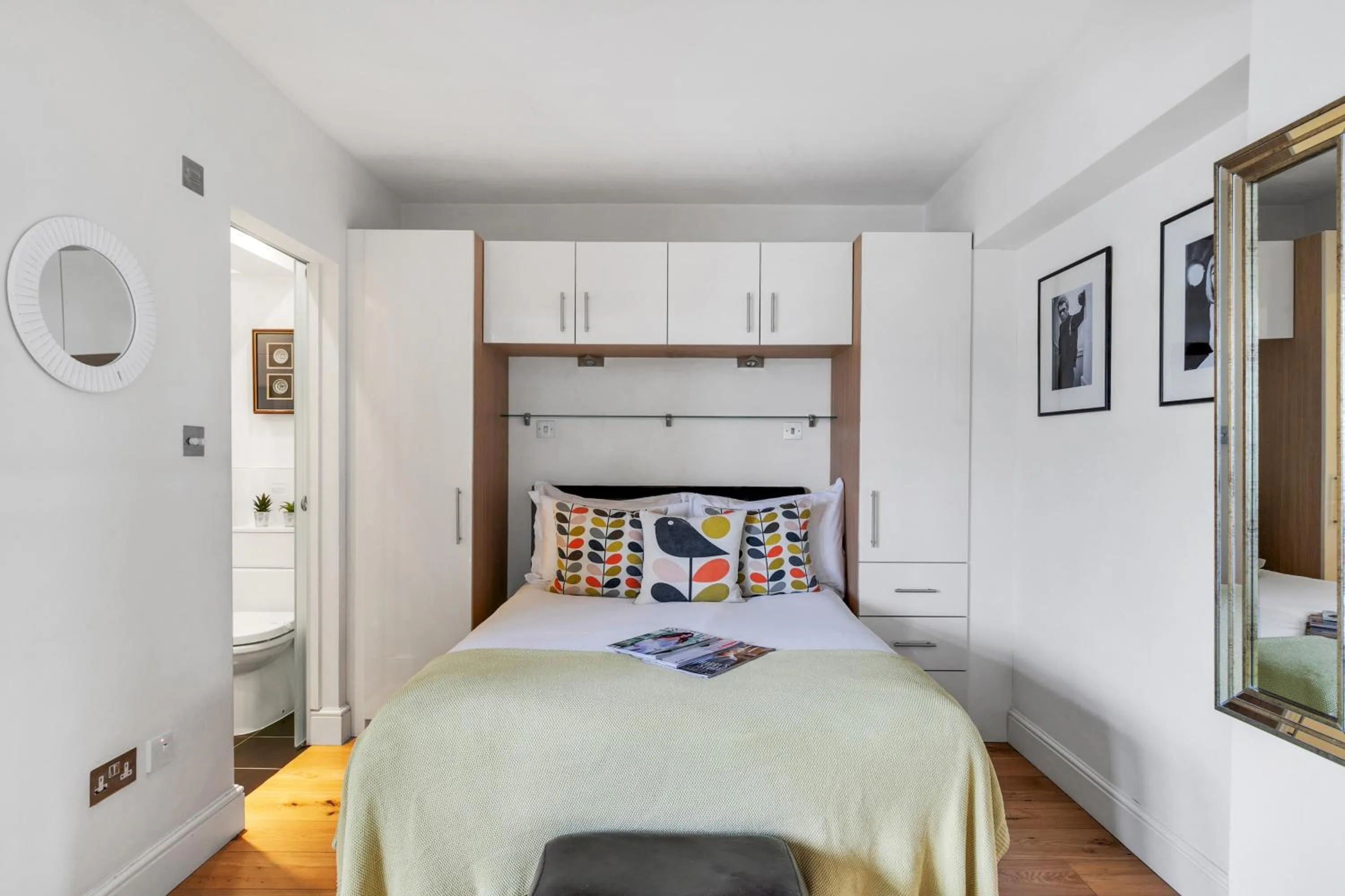 Bed in Nell Gwynn Chelsea Accommodation