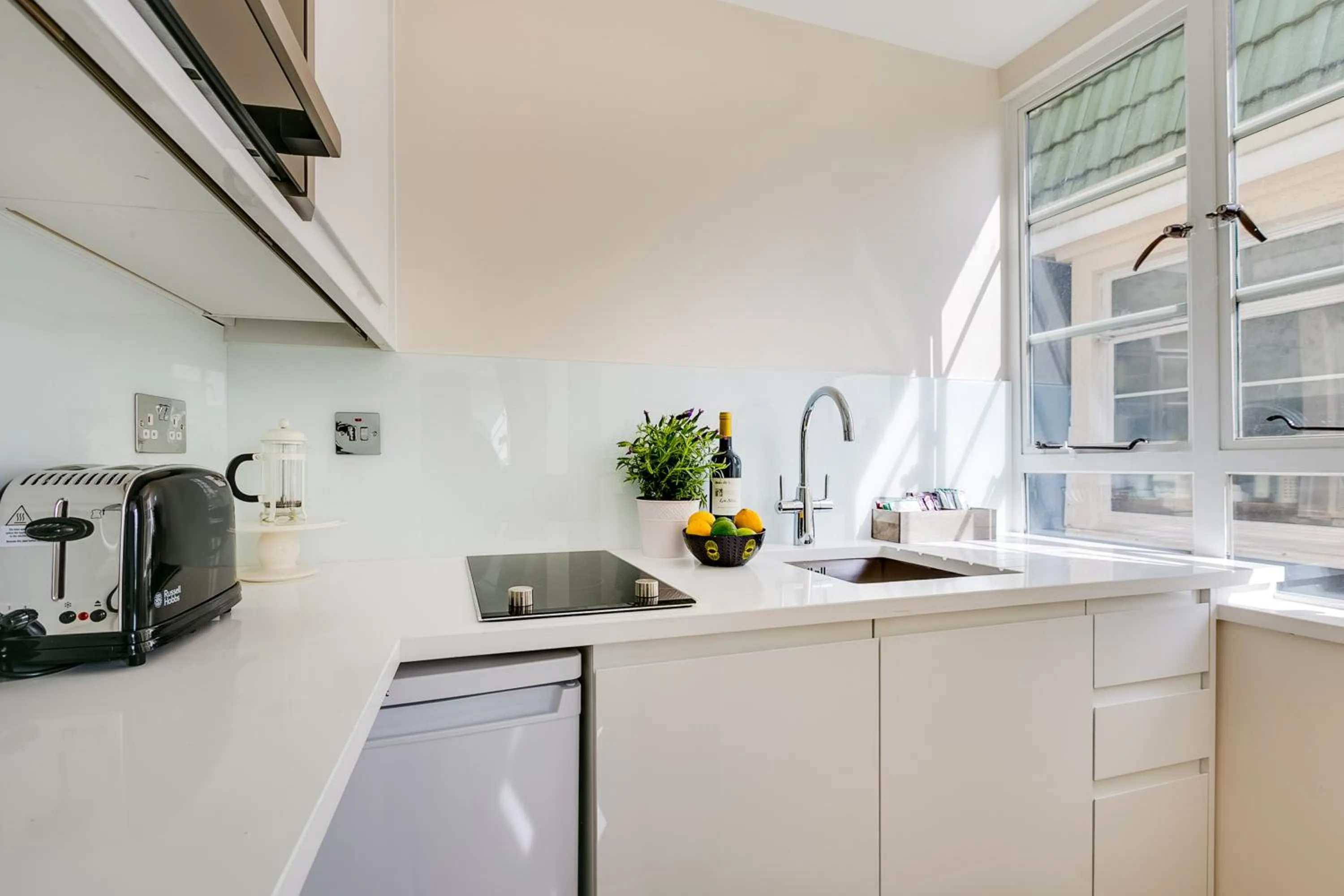 Kitchen or kitchenette in Nell Gwynn Chelsea Accommodation