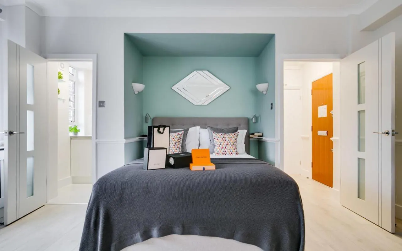 Bed in Nell Gwynn Chelsea Accommodation