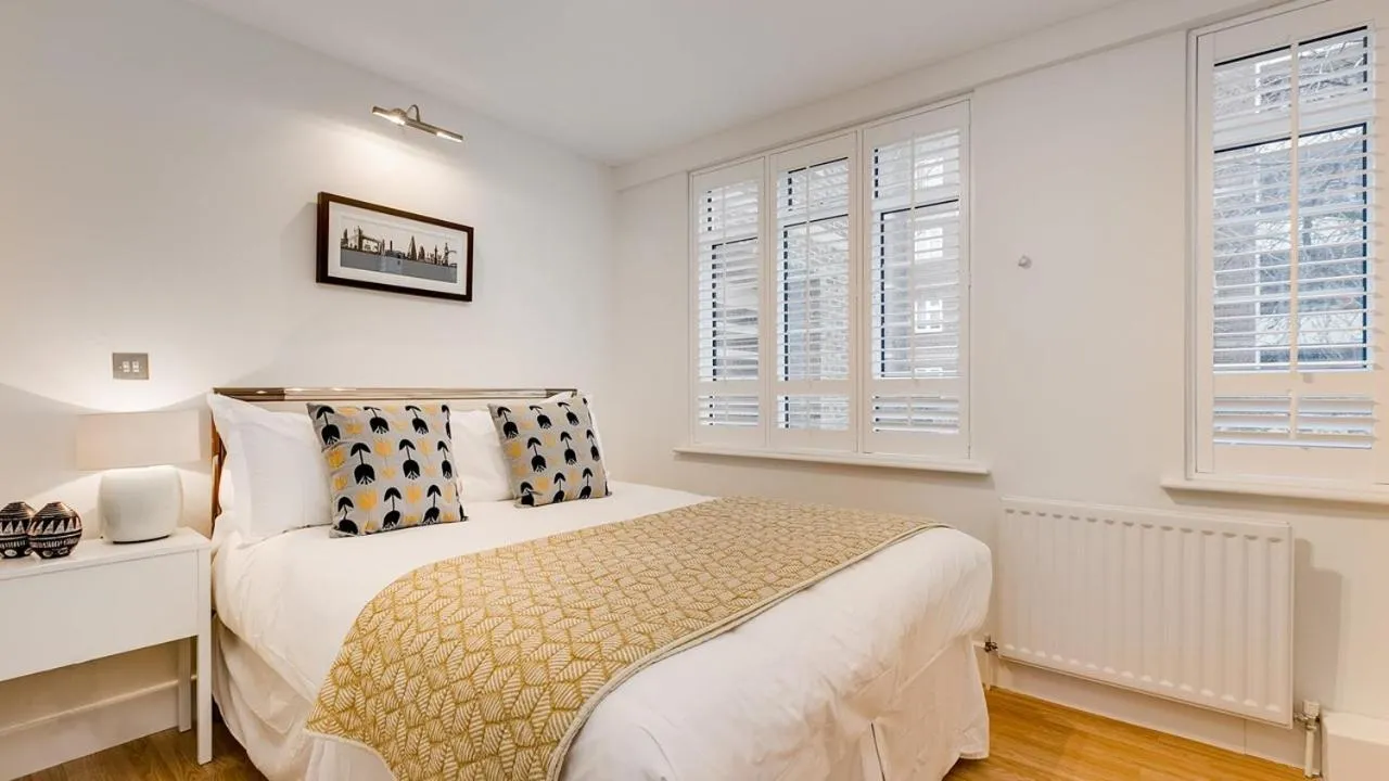 Bed in Nell Gwynn Chelsea Accommodation