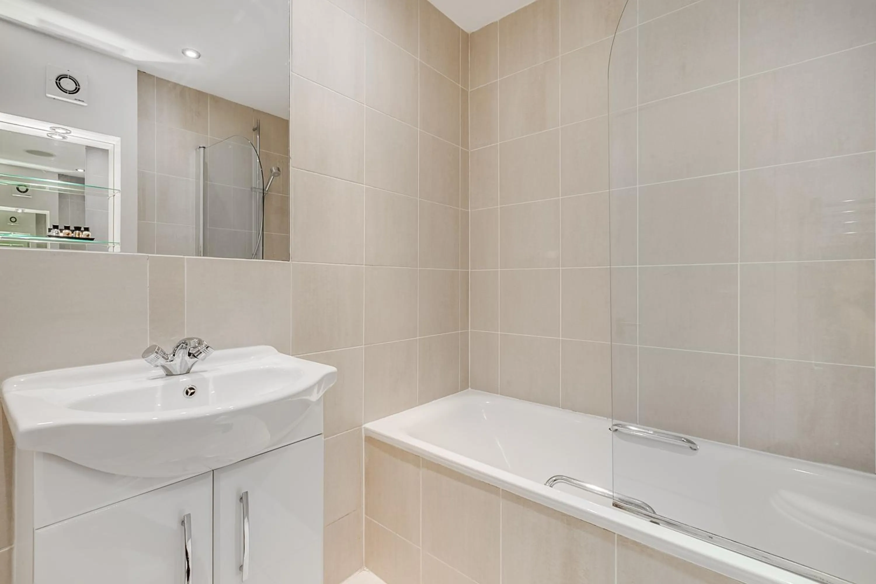 Bathroom in Nell Gwynn Chelsea Accommodation