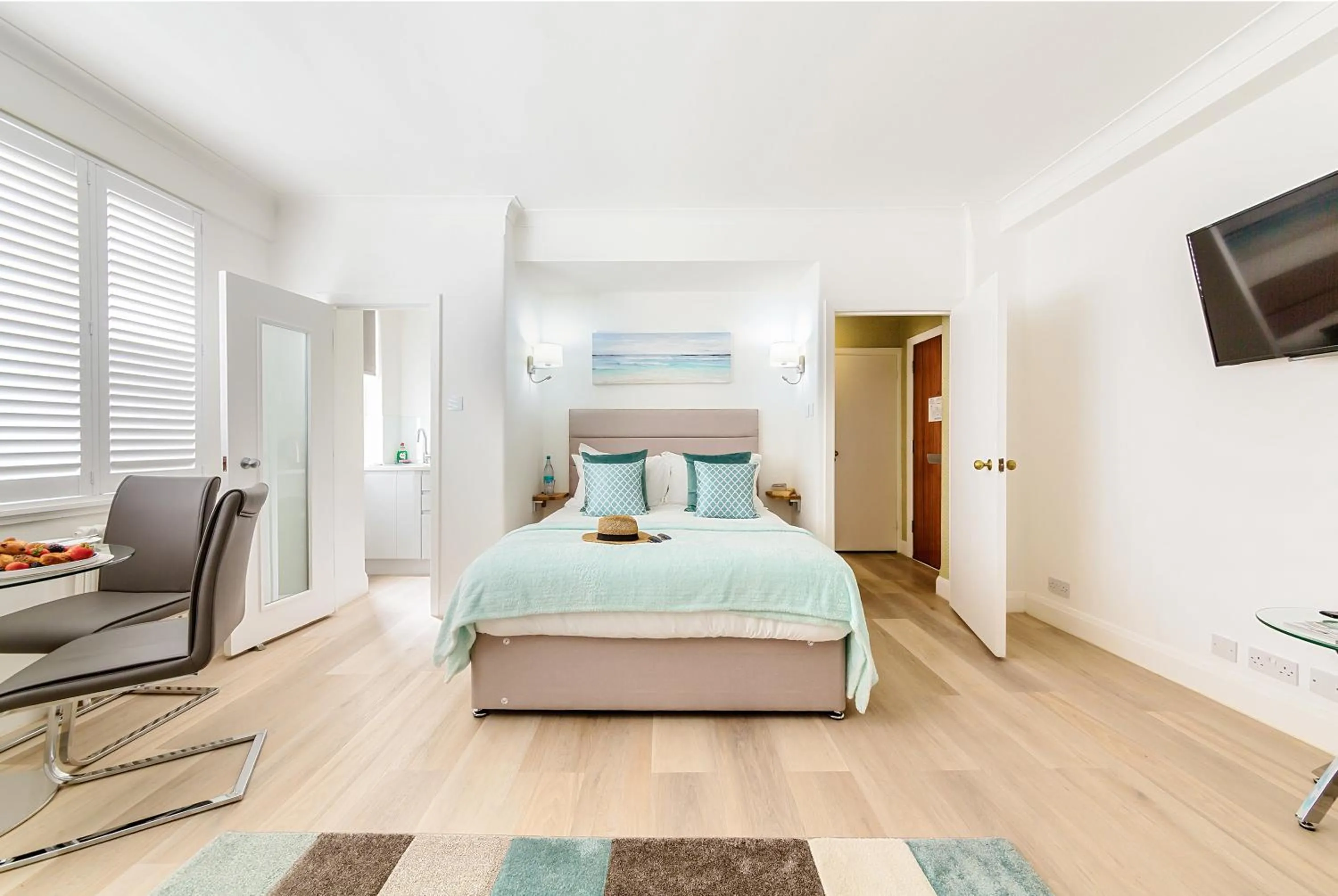 Bed in Nell Gwynn Chelsea Accommodation