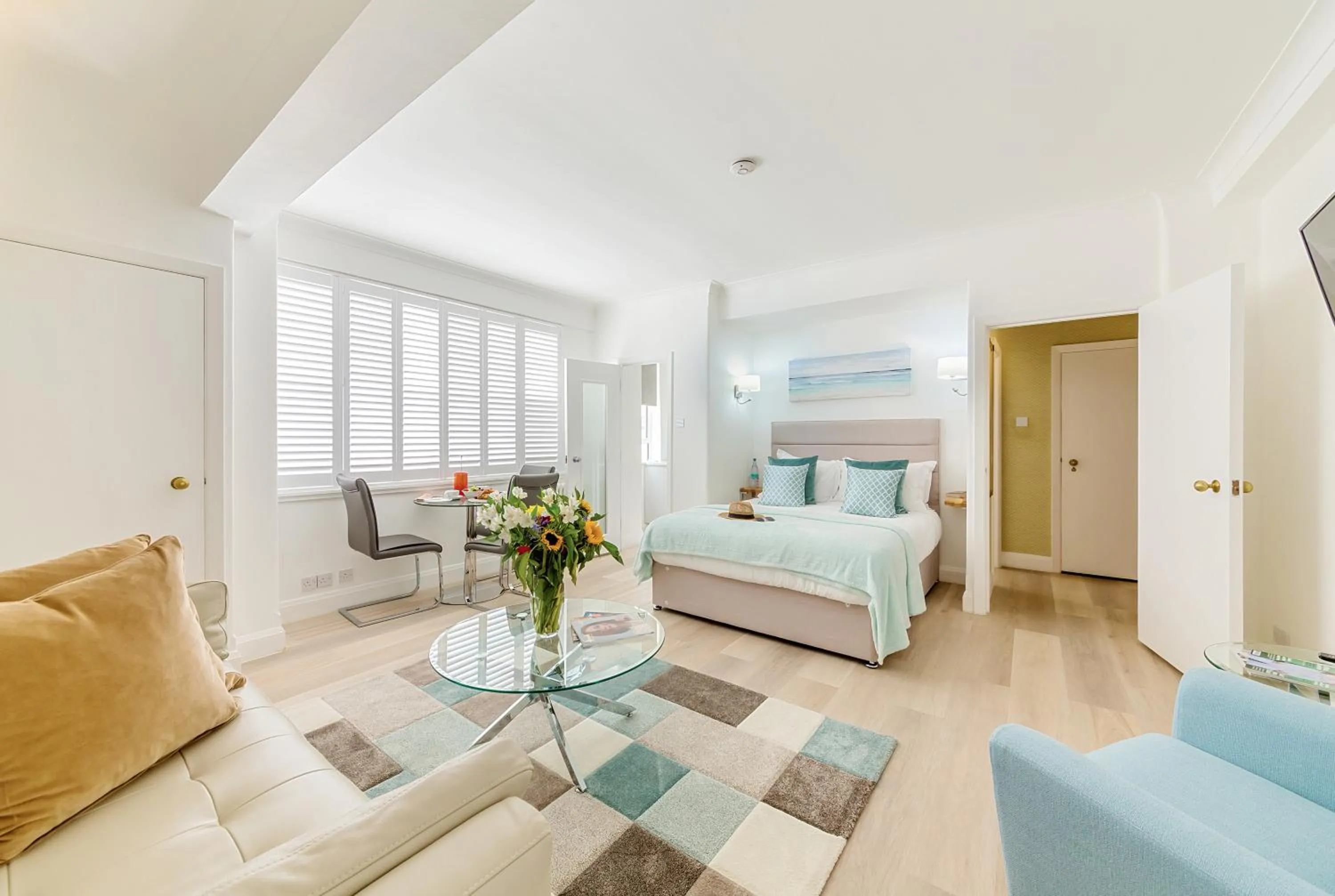 Bed in Nell Gwynn Chelsea Accommodation