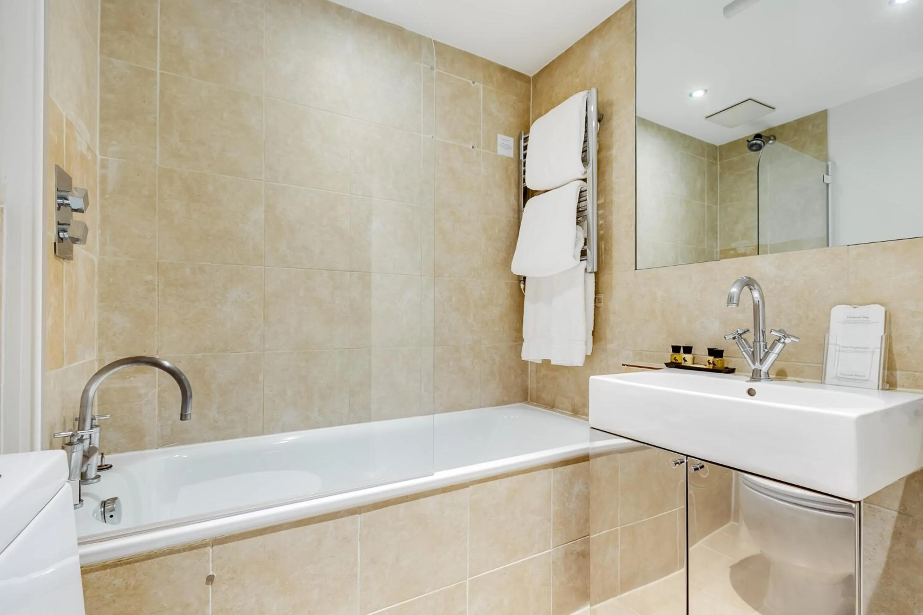 Bathroom in Nell Gwynn Chelsea Accommodation