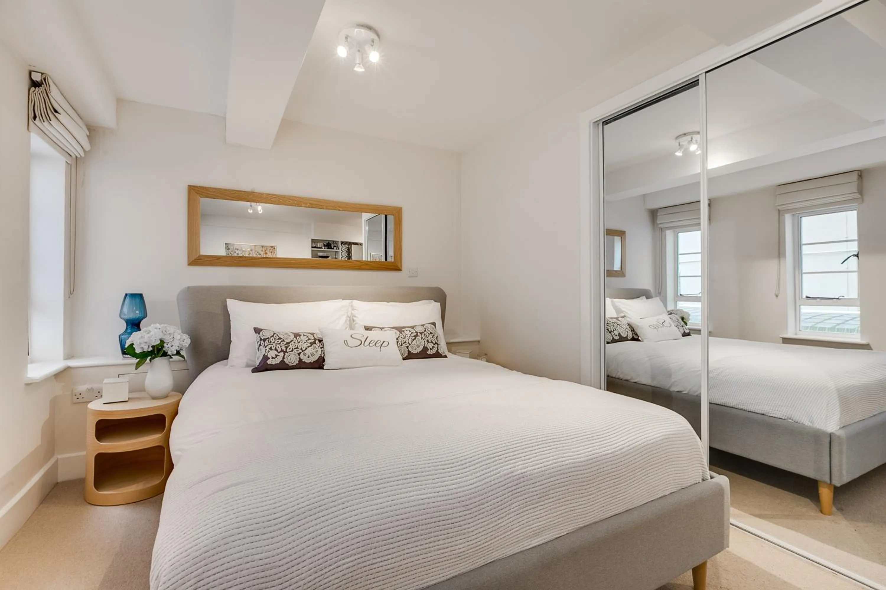 Bedroom, Bed in Nell Gwynn Chelsea Accommodation