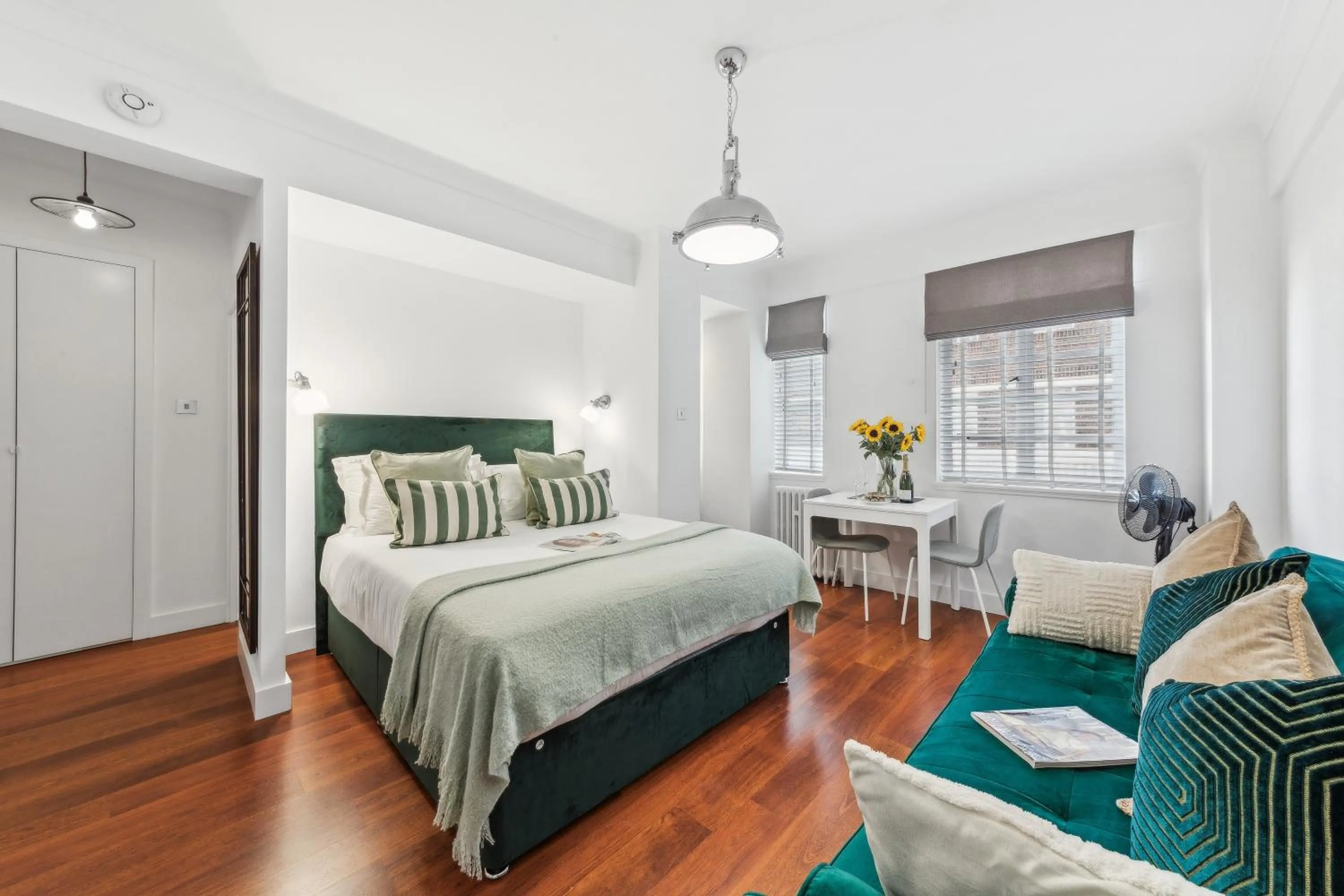 Bed in Nell Gwynn Chelsea Accommodation