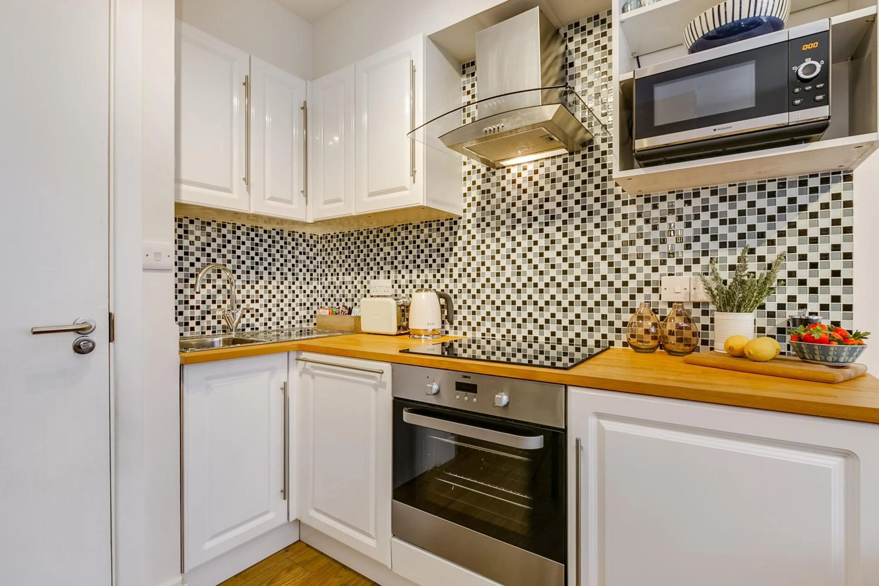 Kitchen or kitchenette in Nell Gwynn Chelsea Accommodation