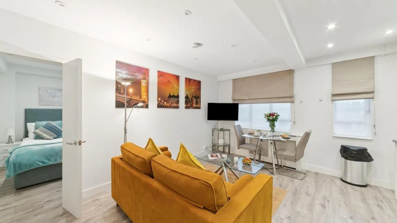 Bed in Nell Gwynn Chelsea Accommodation