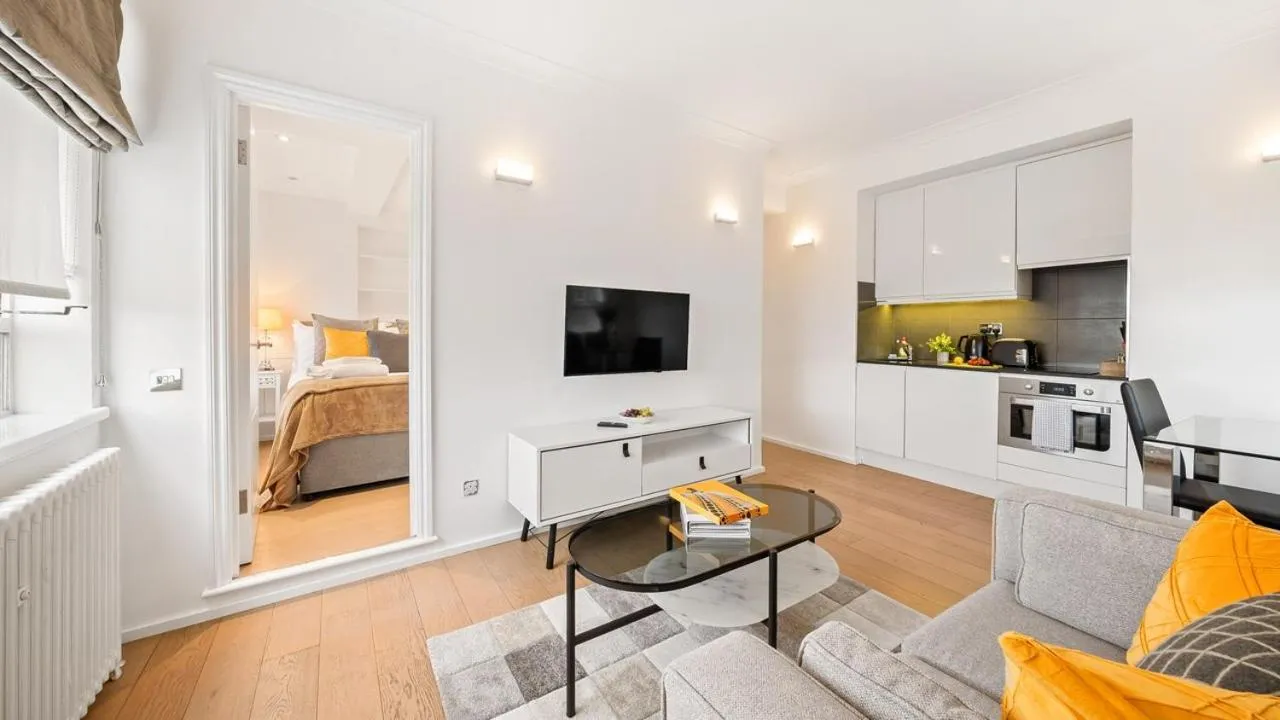 Bed in Nell Gwynn Chelsea Accommodation