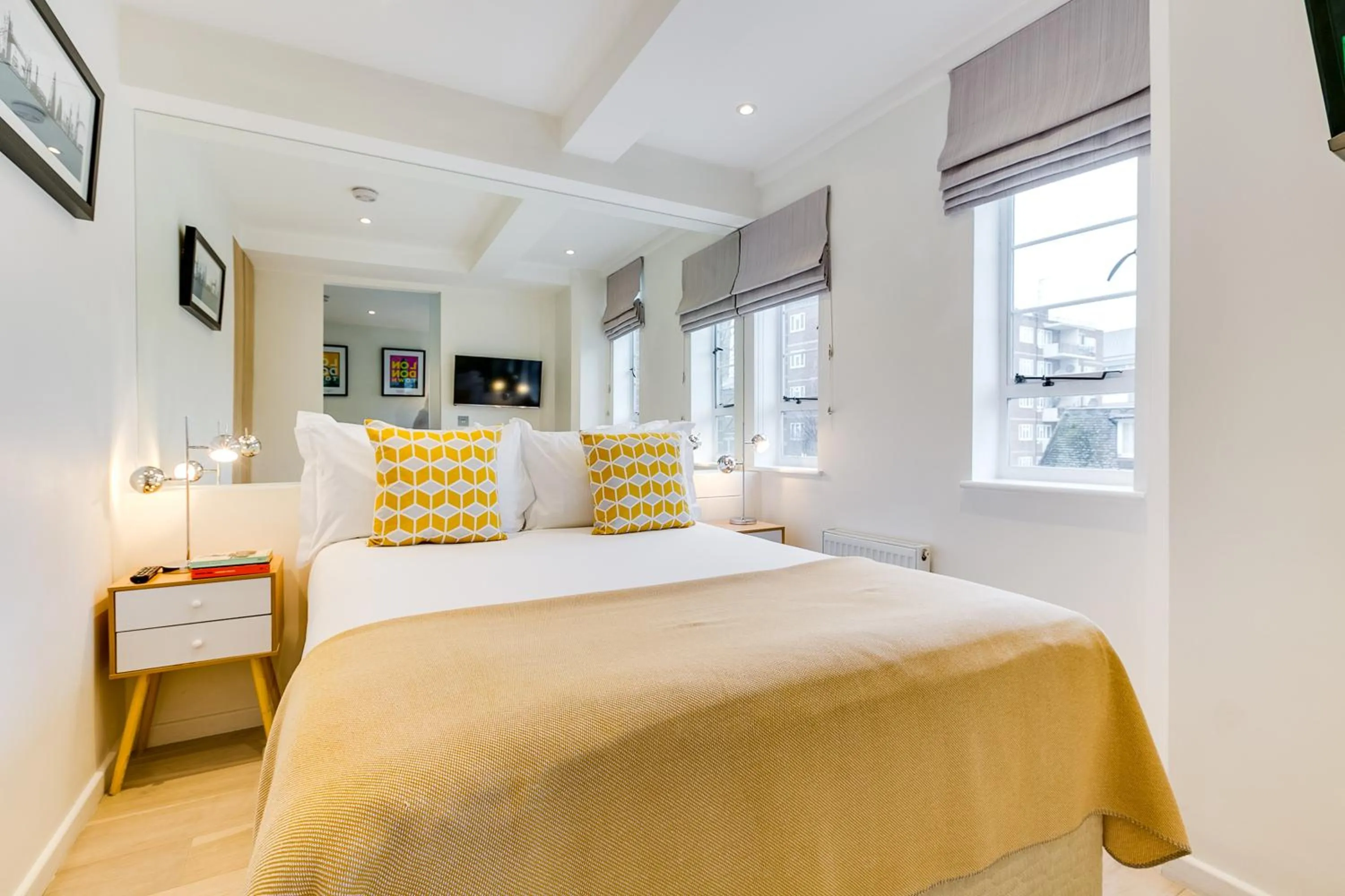 Bedroom, Bed in Nell Gwynn Chelsea Accommodation