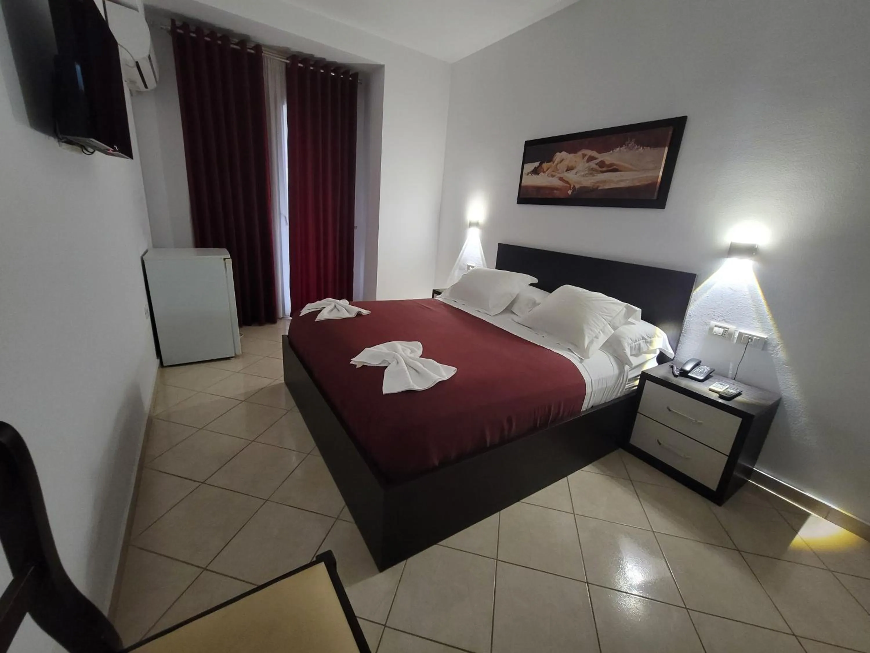 Communal lounge/ TV room, Bed in Haris Hotel