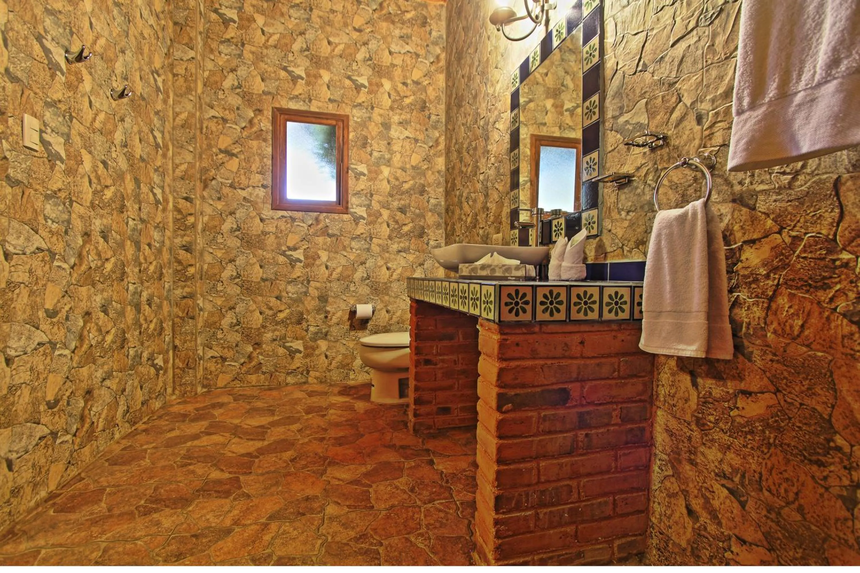 Bathroom in Hotel Eterna Primavera Antigua