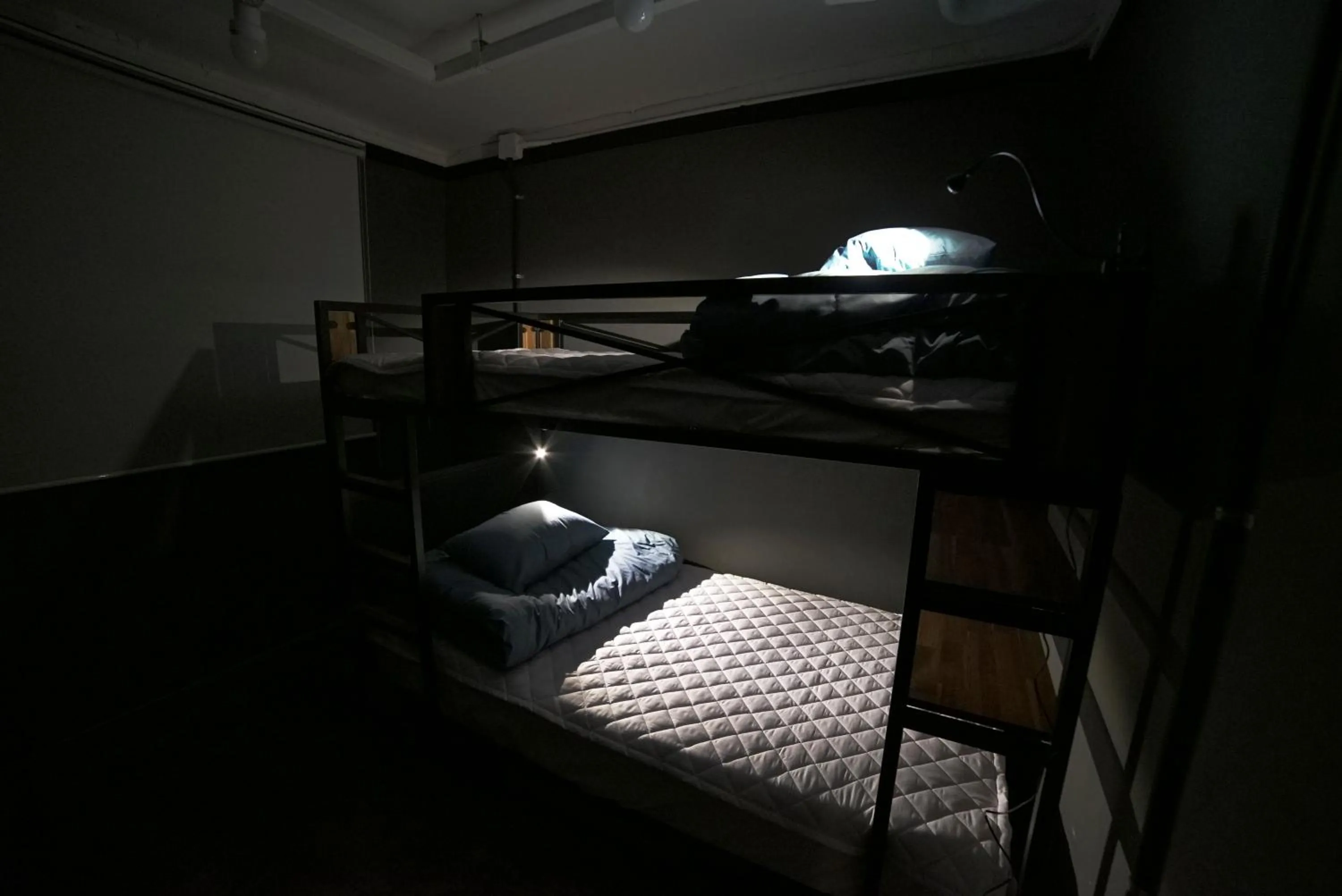 Staff, Bed in That House Hongdae