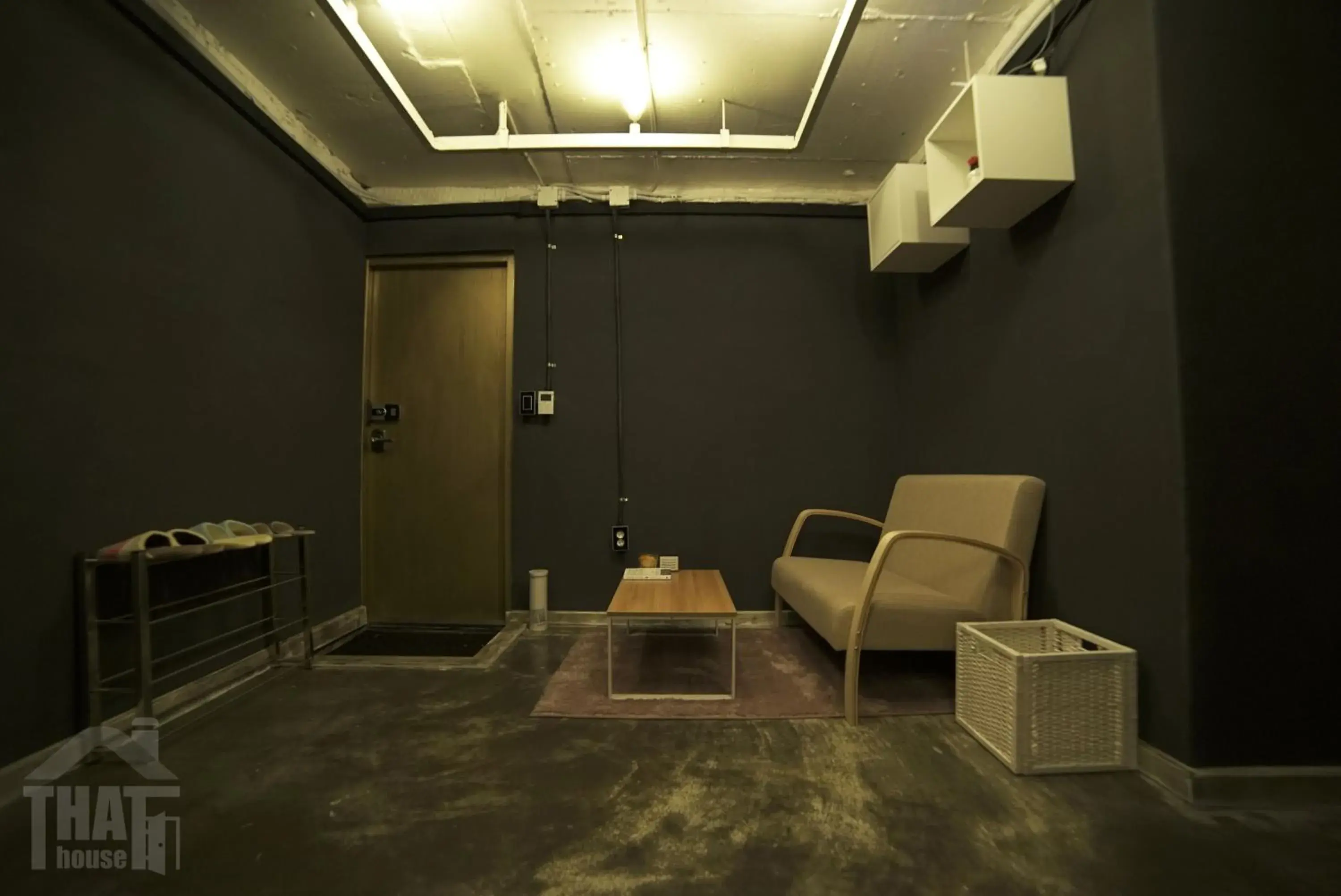 Communal lounge/ TV room in That House Hongdae Communal lounge/ TV room in That House Hongdae