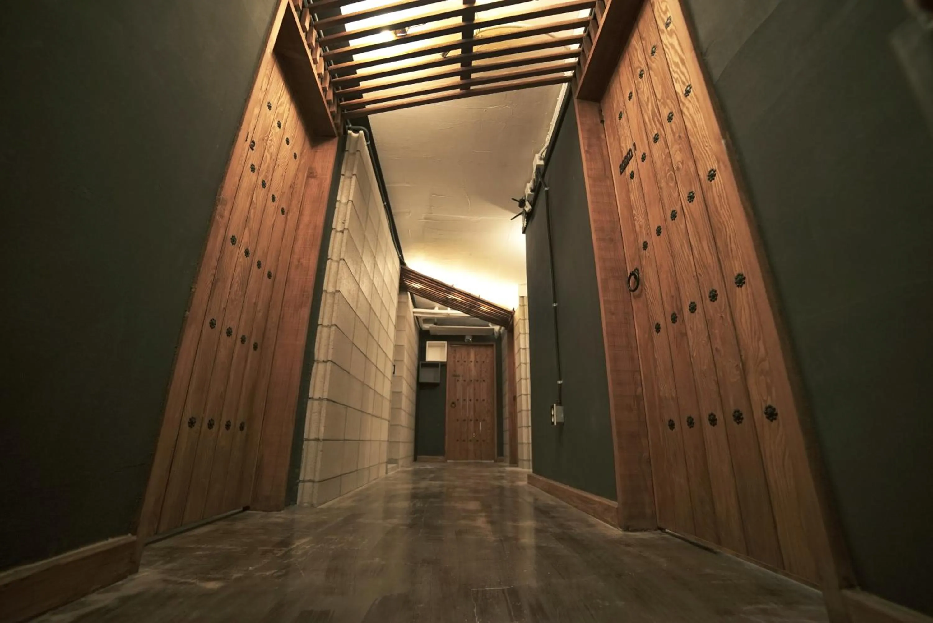 Staff in That House Hongdae