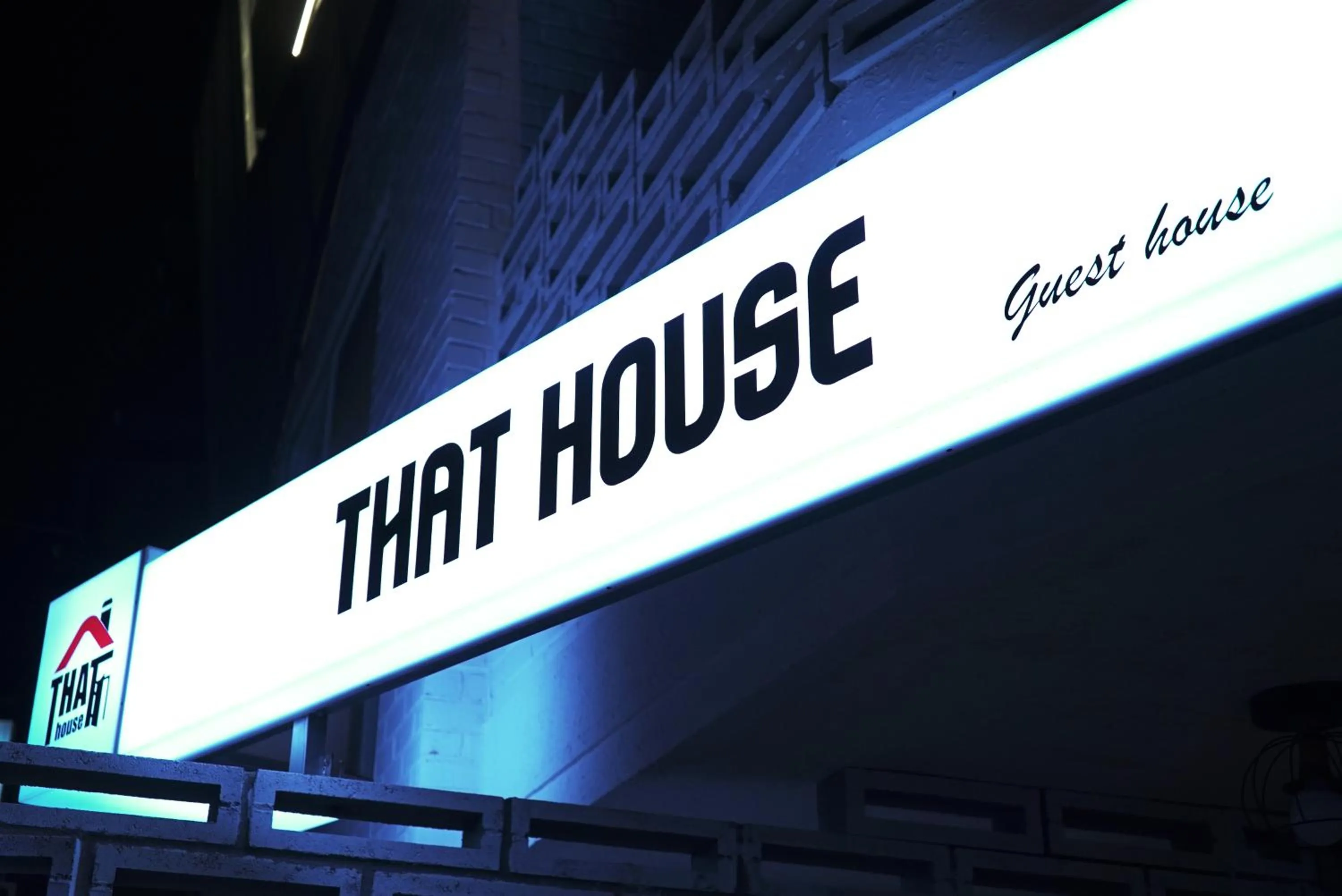 Facade/entrance in That House Hongdae