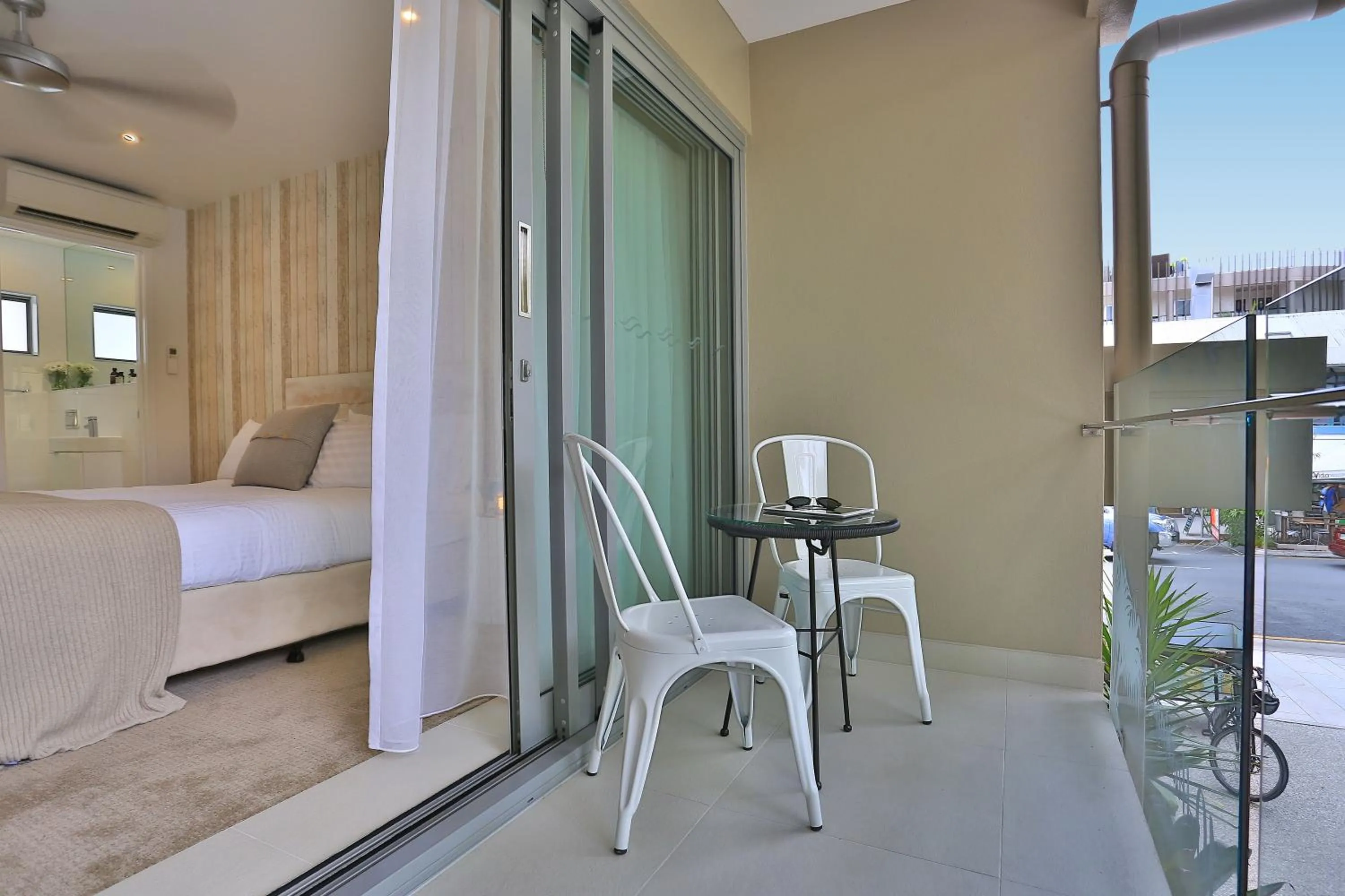 Patio, Bed in 10 Hastings Street Motel