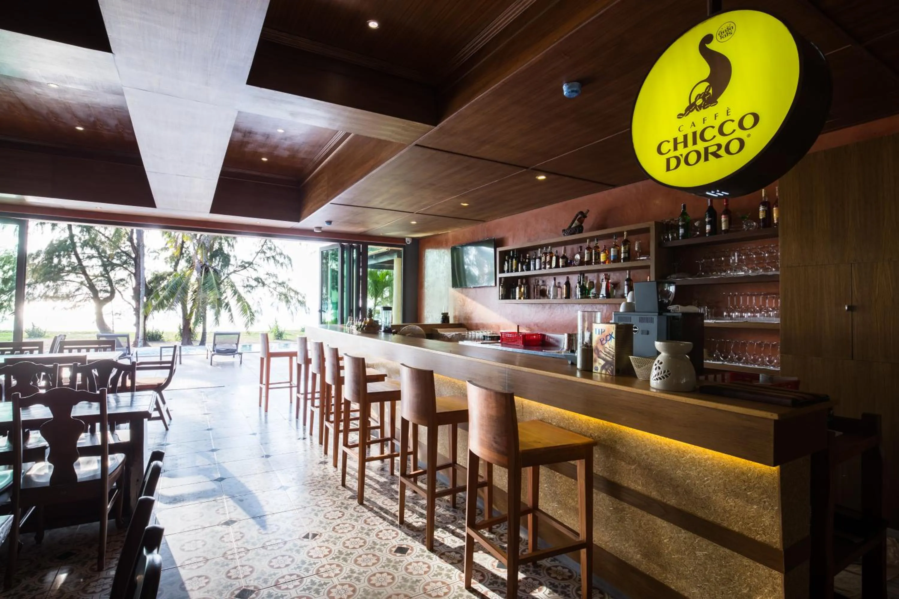 Restaurant/places to eat in Coriacea Beachfront Boutique Phuket Resort