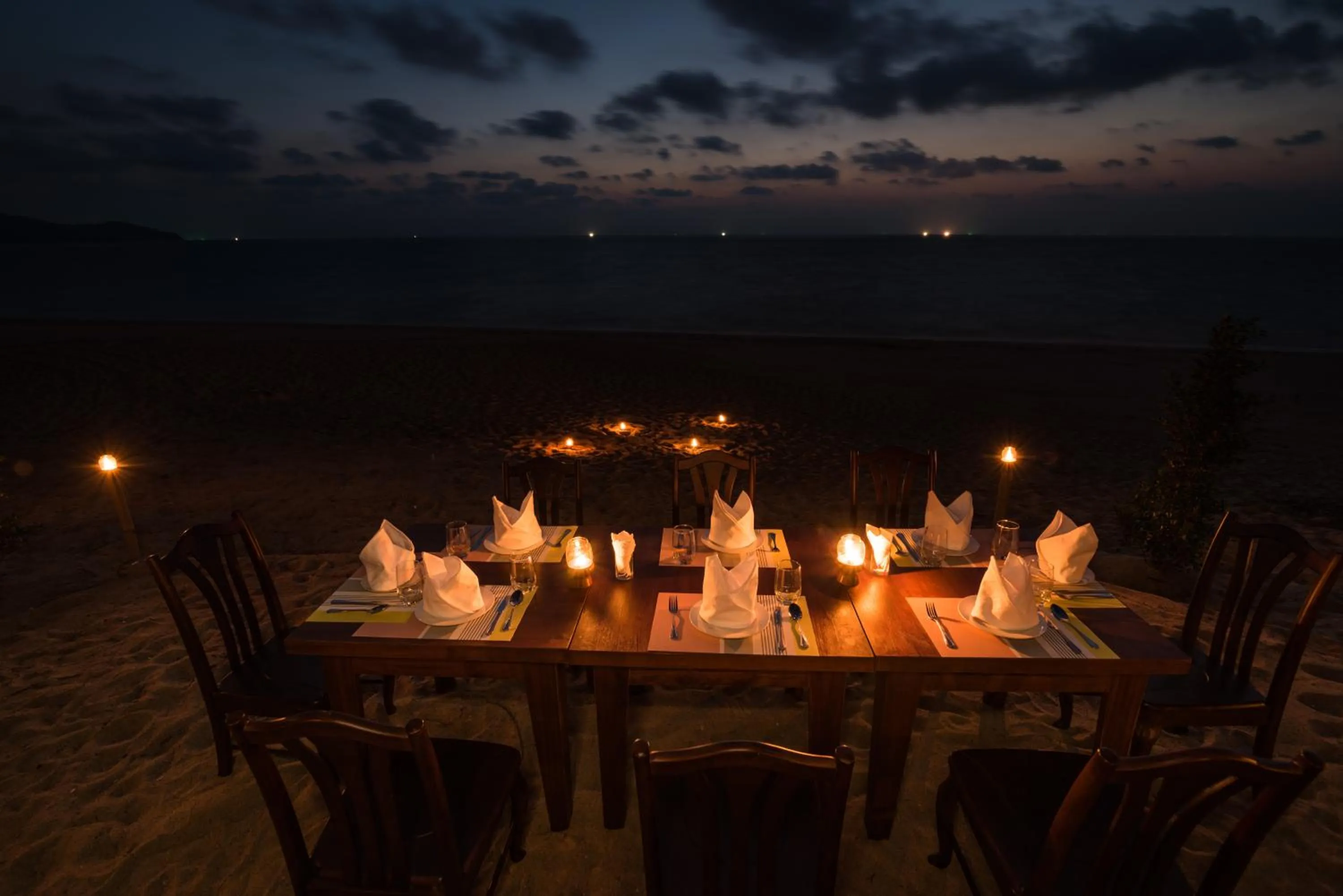 Restaurant/places to eat in Coriacea Beachfront Boutique Phuket Resort