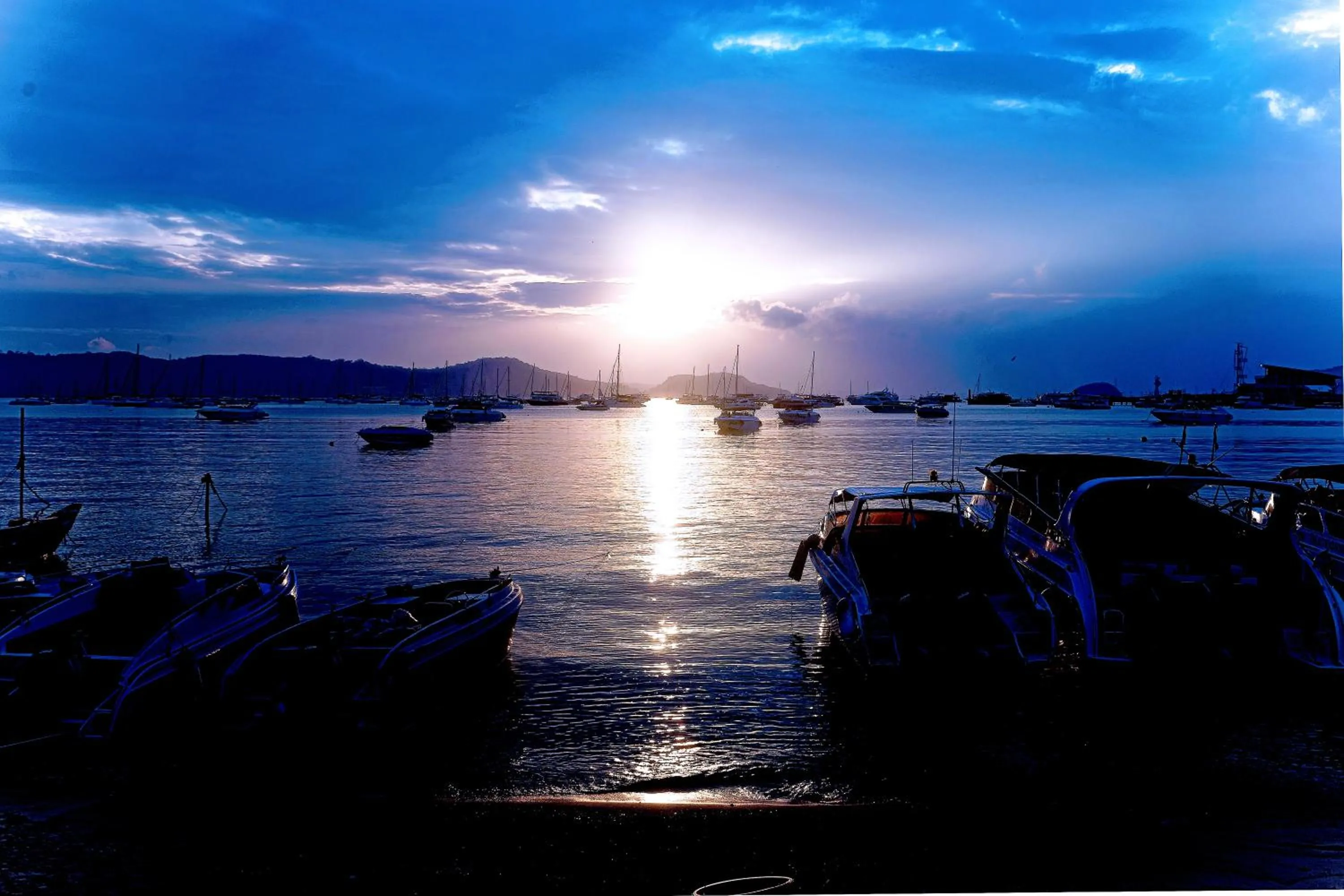 Beach in Phuket Paradiso