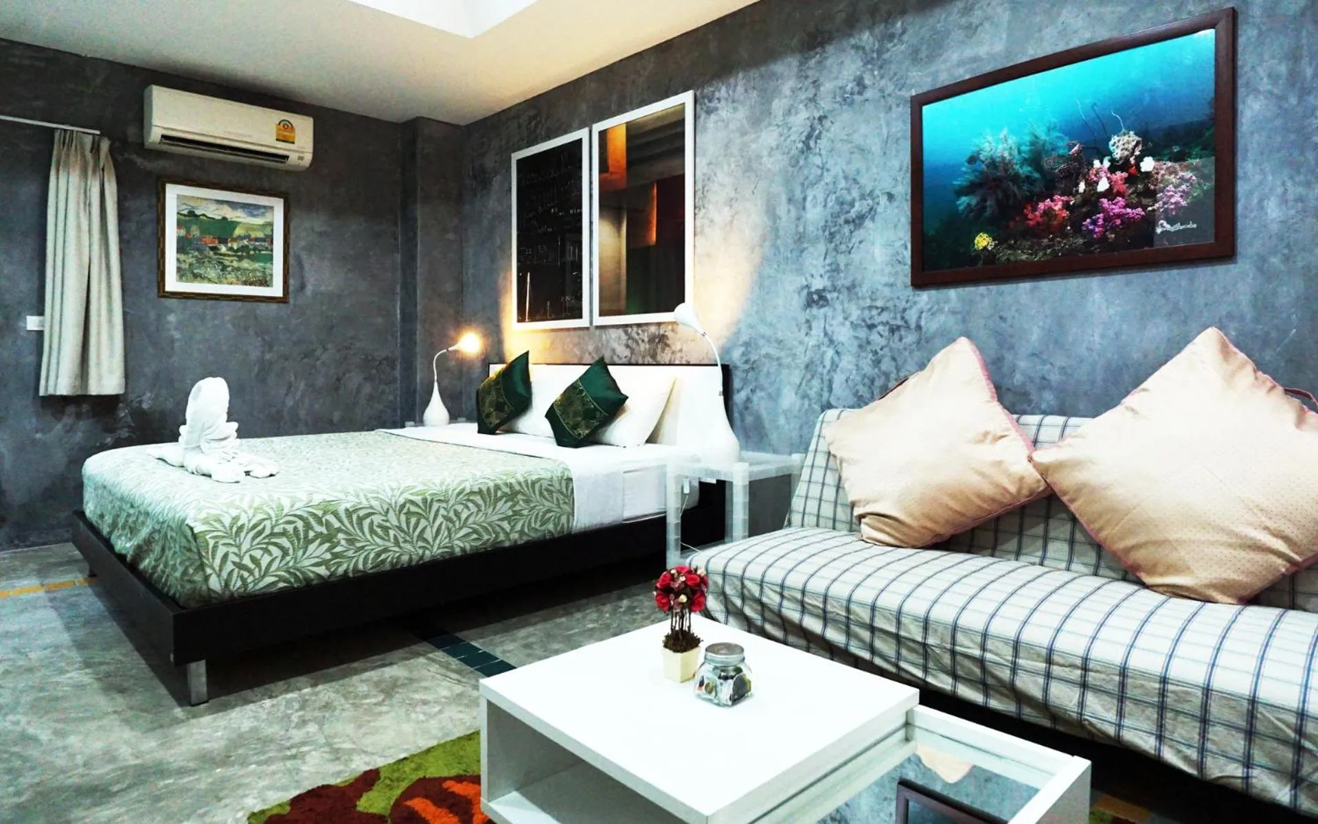 Photo of the whole room, Bed in Phuket Paradiso