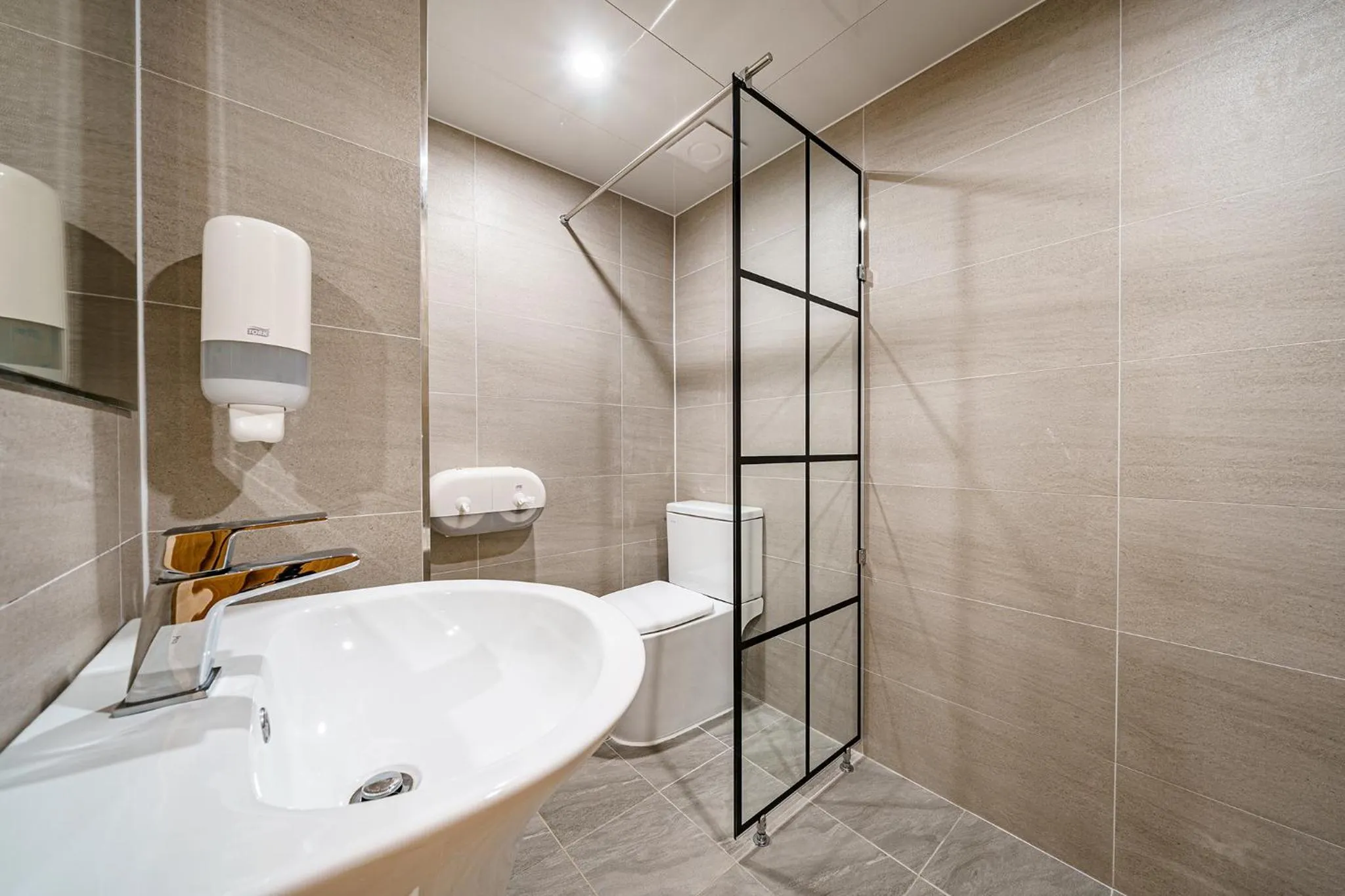 Shower in 25hours Hotel