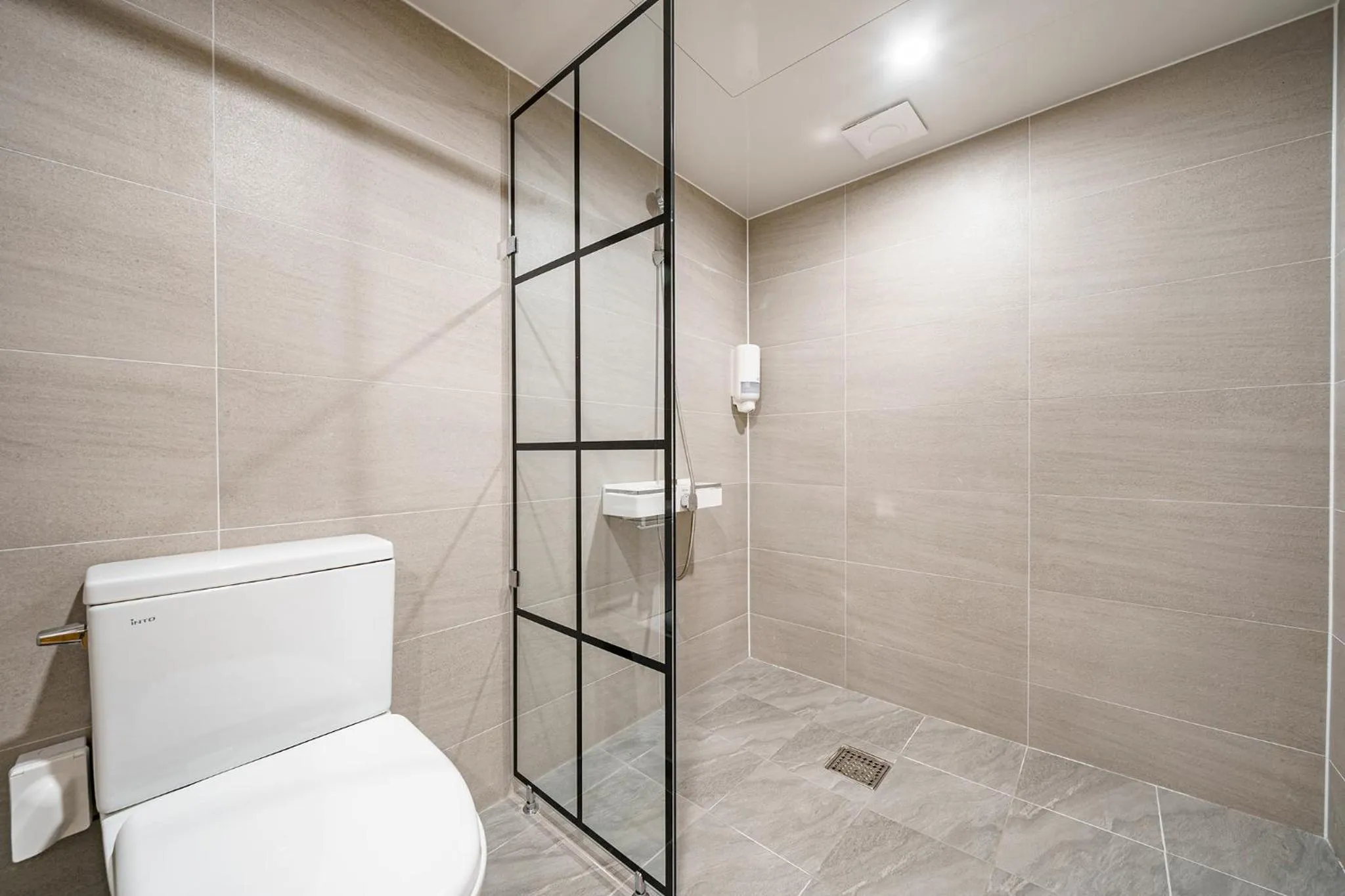 Shower in 25hours Hotel