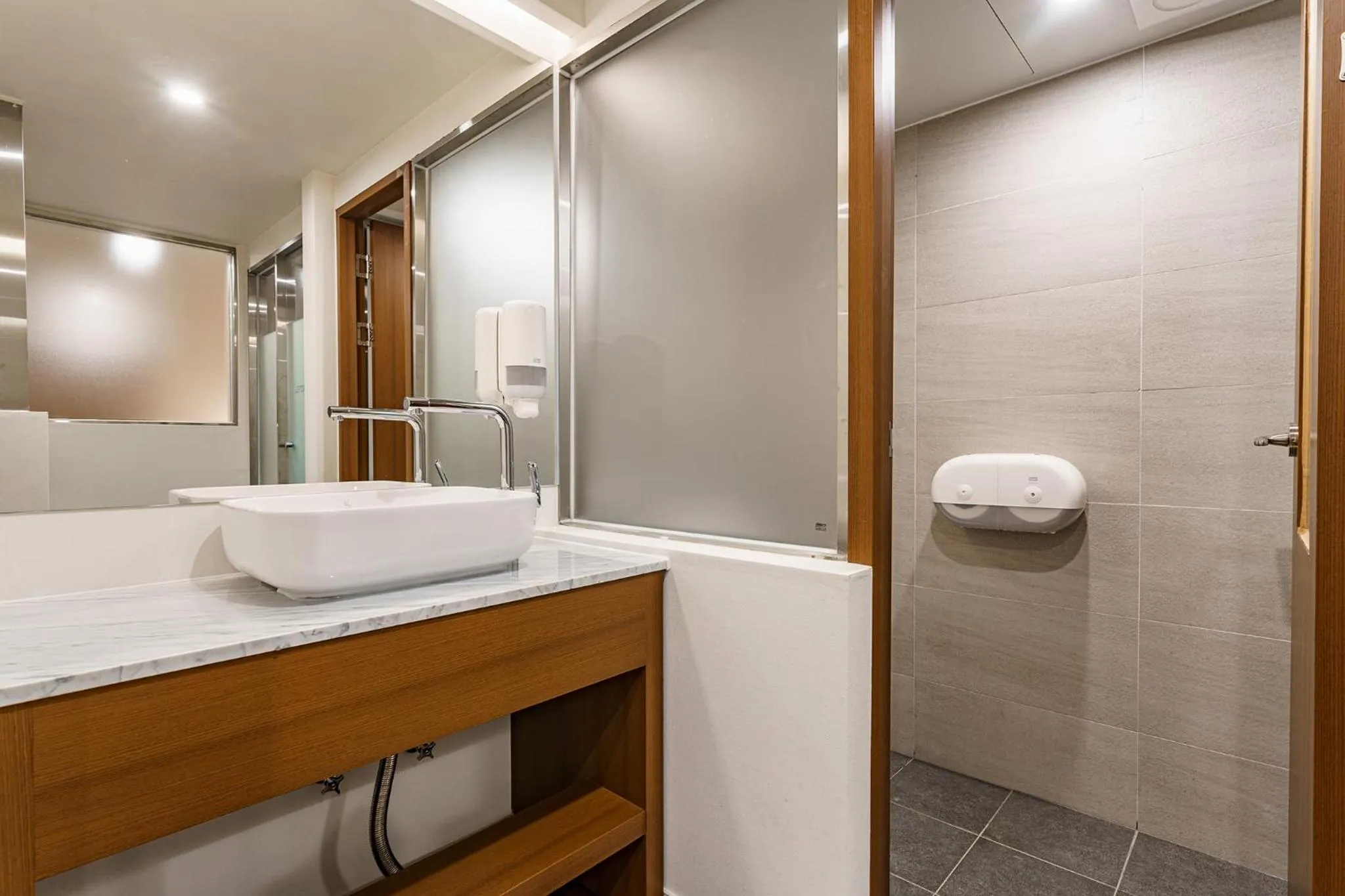 Shower in 25hours Hotel