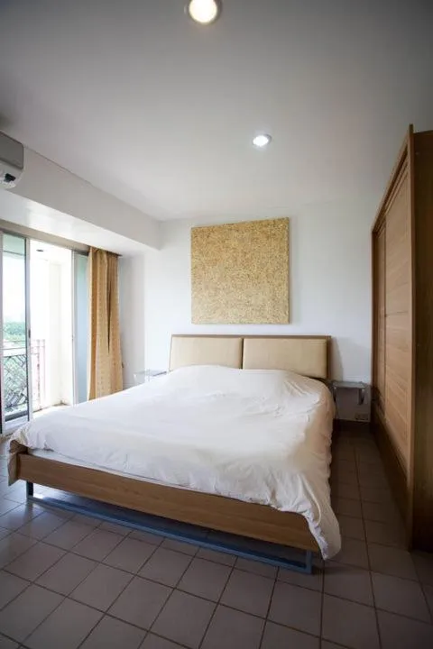 Bed in Galare Thong Tower