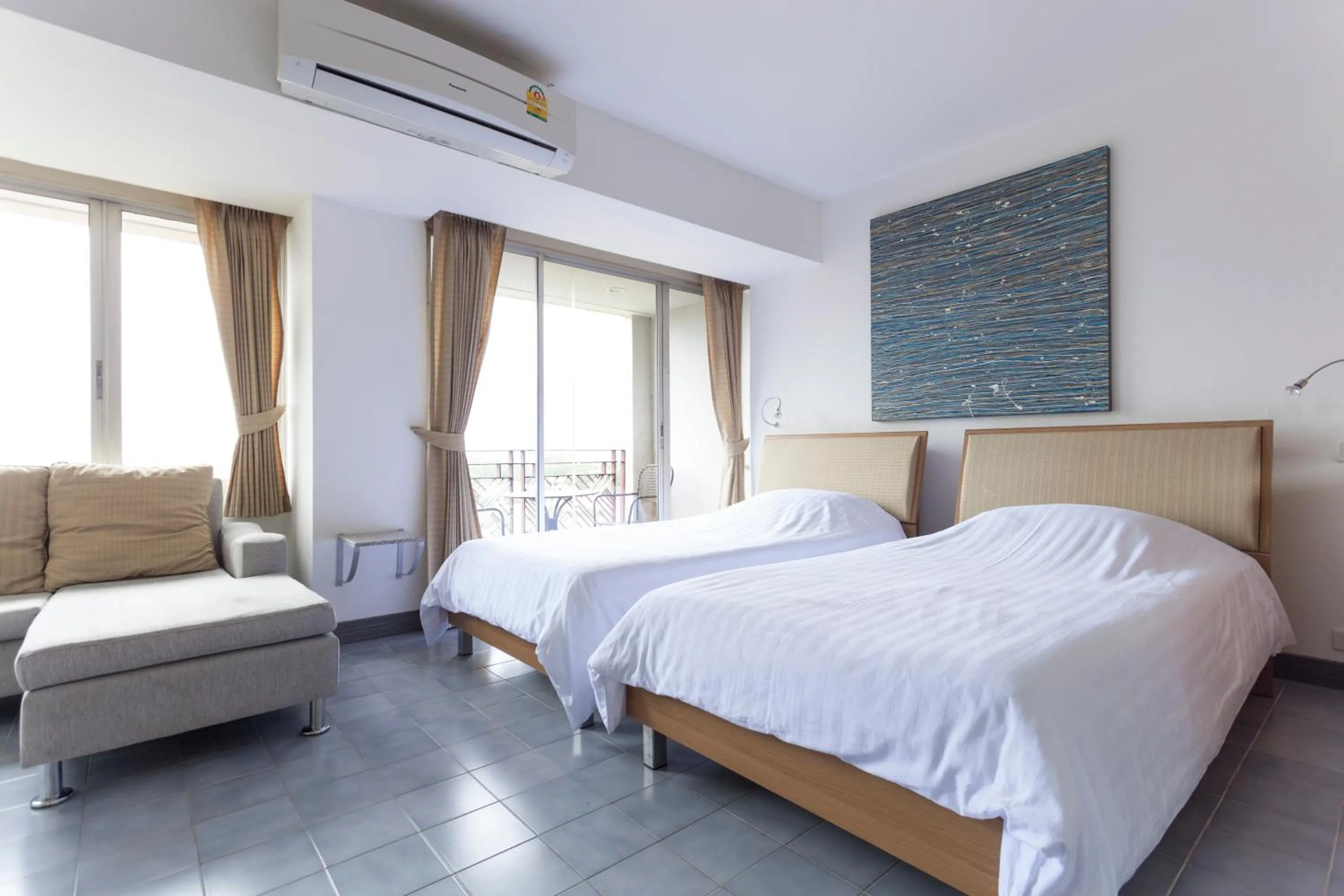 Day, Bed in Galare Thong Tower