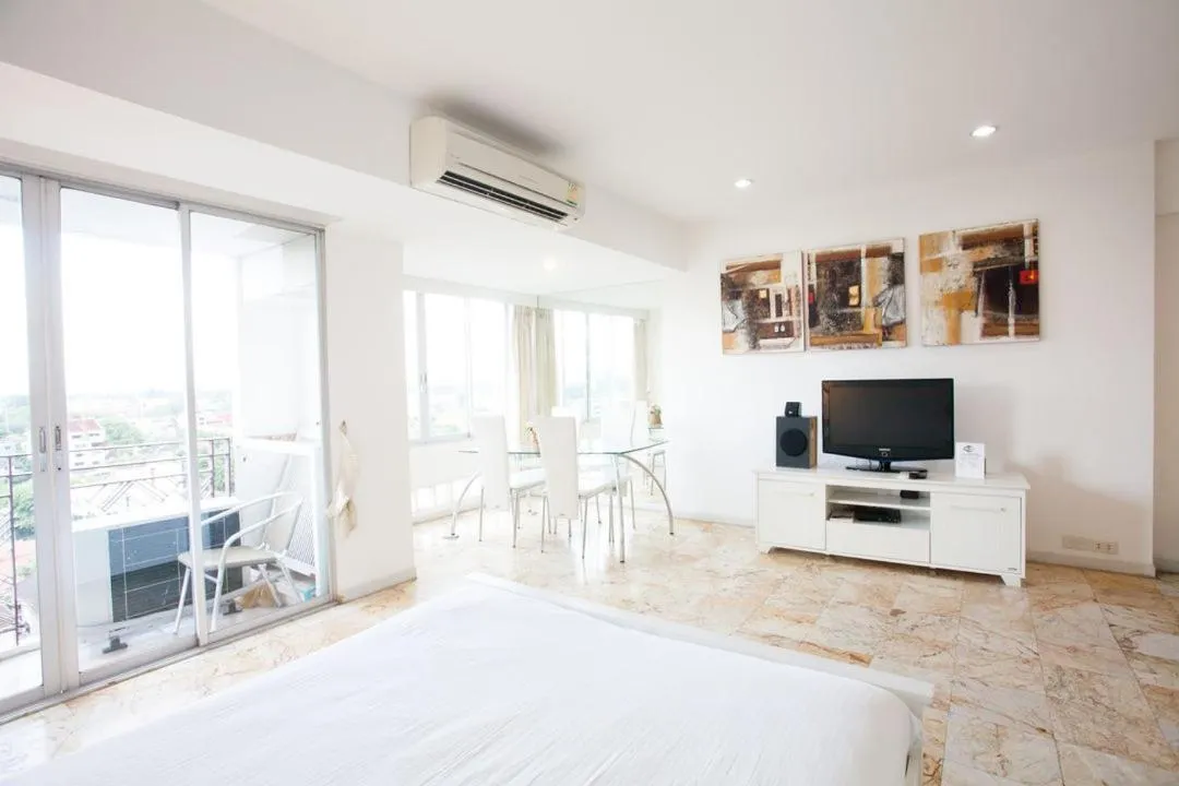 Bed in Galare Thong Tower