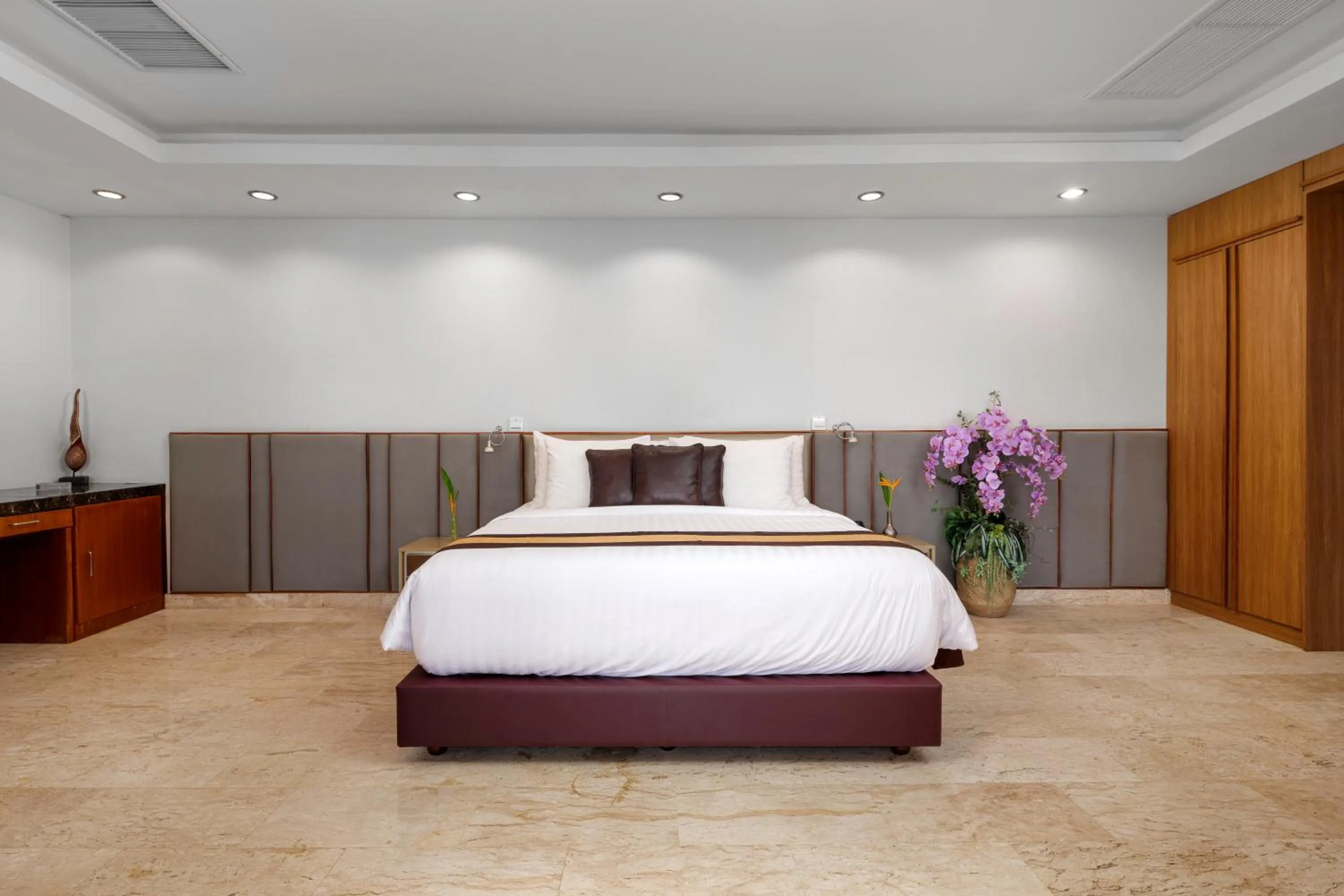 Bedroom, Bed in Luxury 4 pool Seaview 6 bedroom Villa on Surin Hill