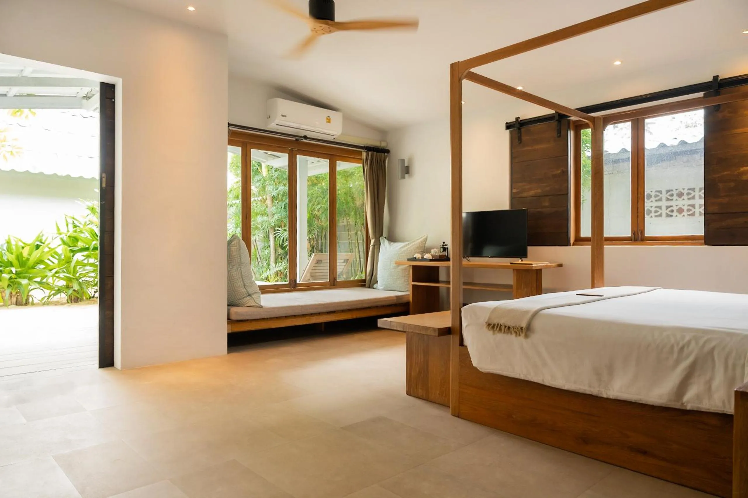 TV and multimedia, Bed in The Cove