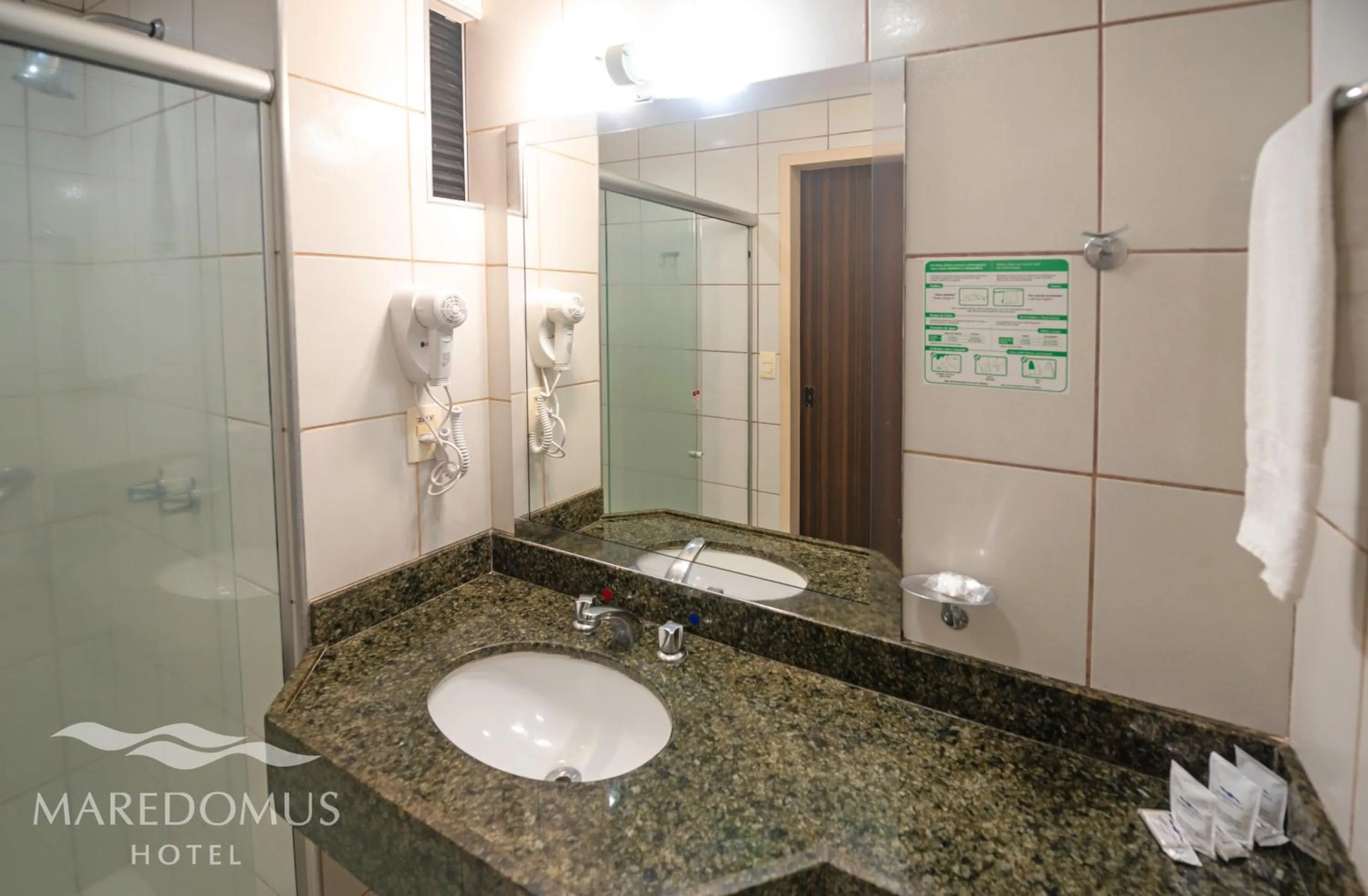 Bathroom in Maredomus Hotel