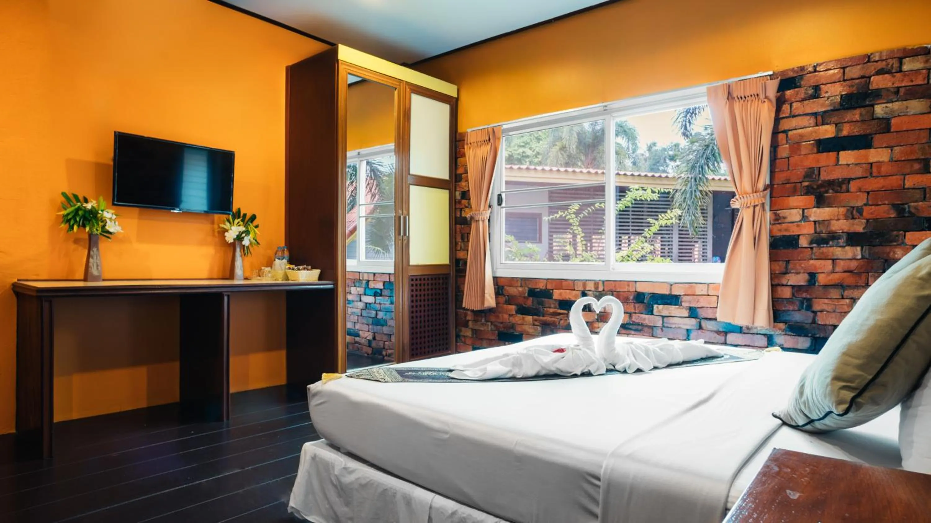 Photo of the whole room, Bed in Adang Island Resort