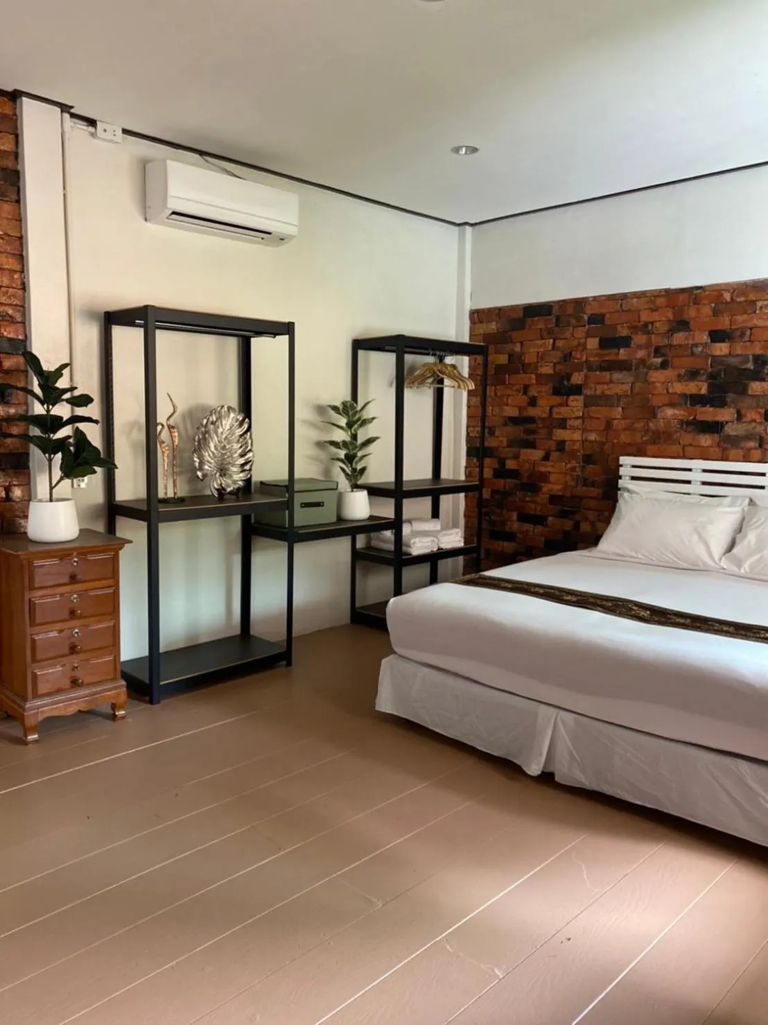 Photo of the whole room, Bed in Adang Island Resort