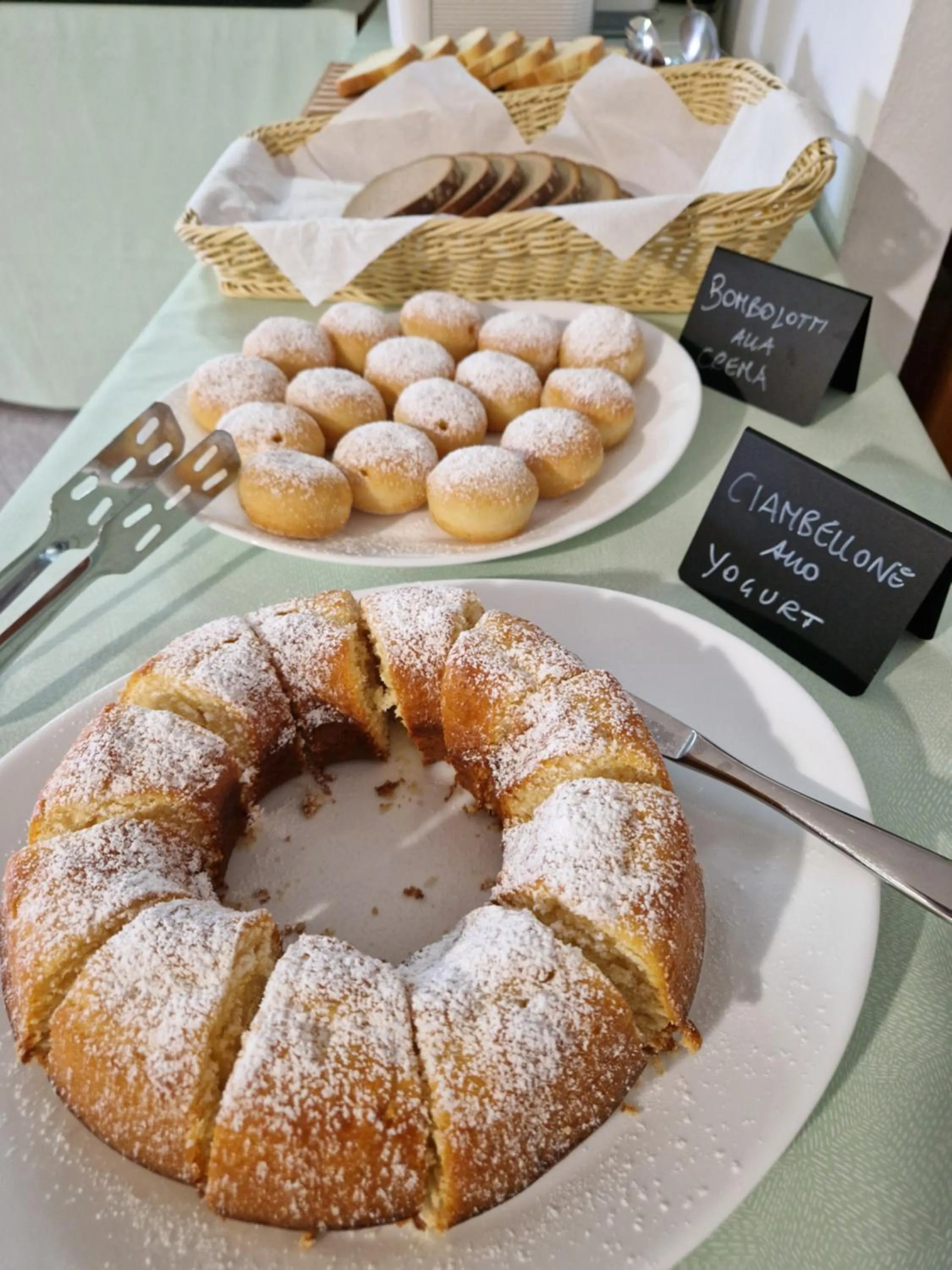 Breakfast in Hotel Mistral