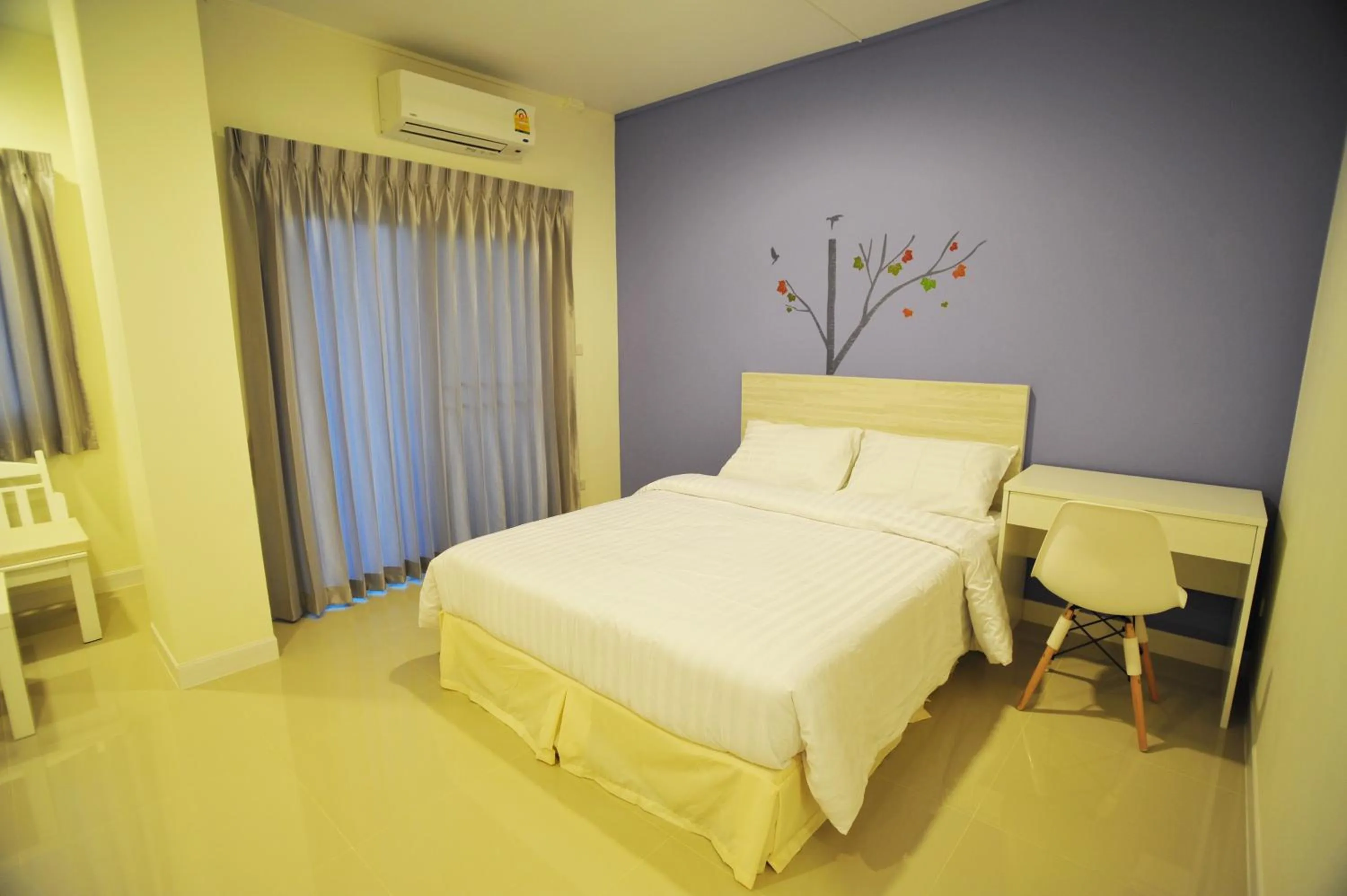 Bed in The Garden Living