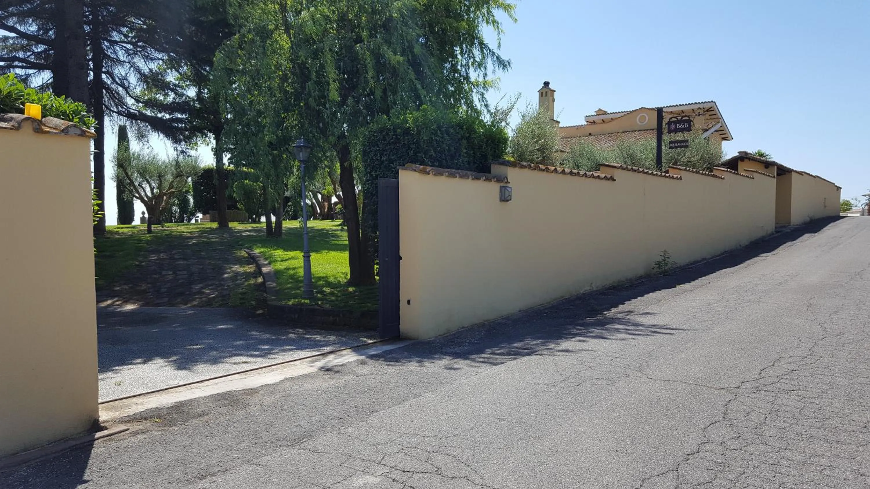 Facade/entrance in Aquilamaior