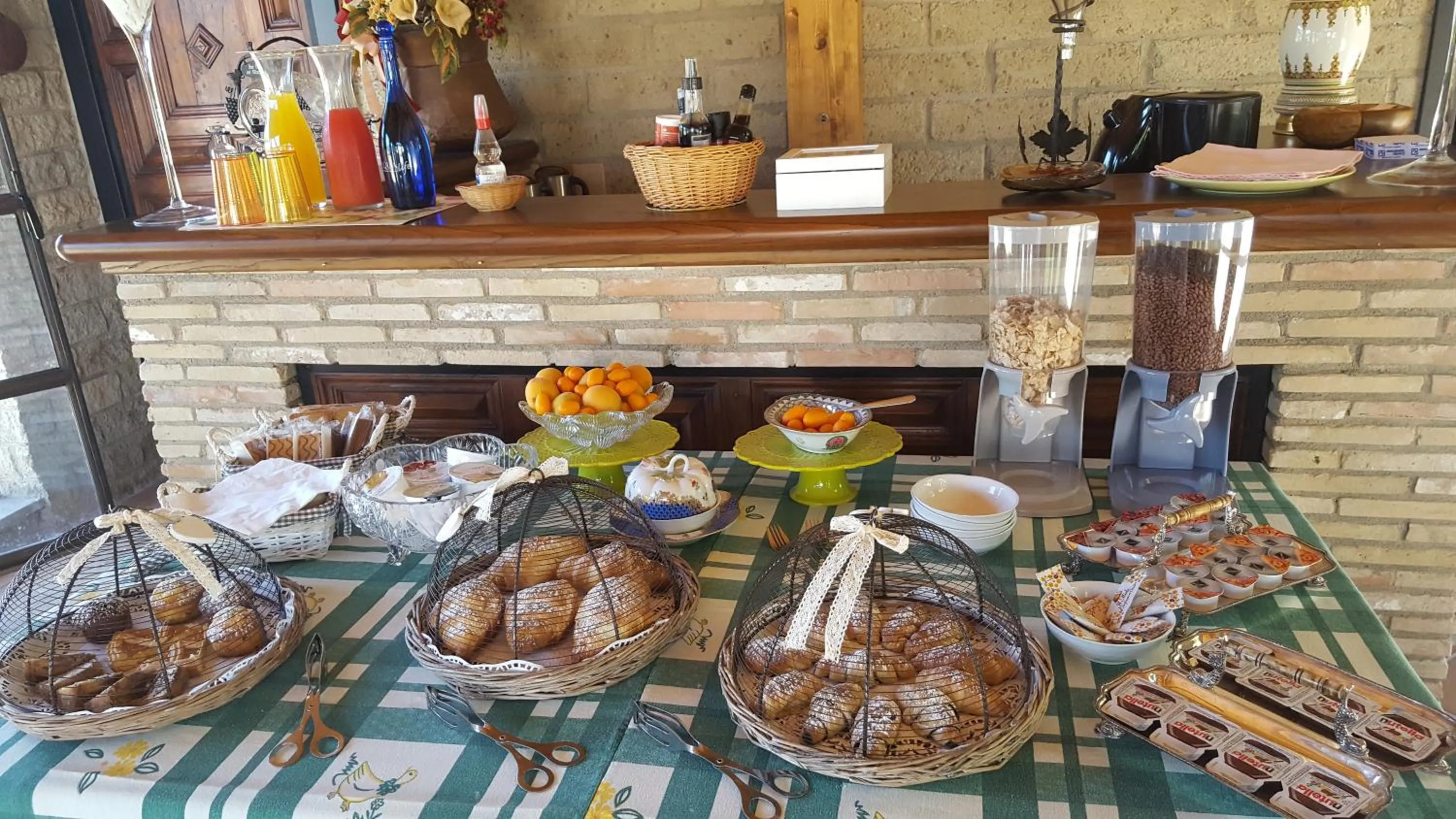 Buffet breakfast in Aquilamaior