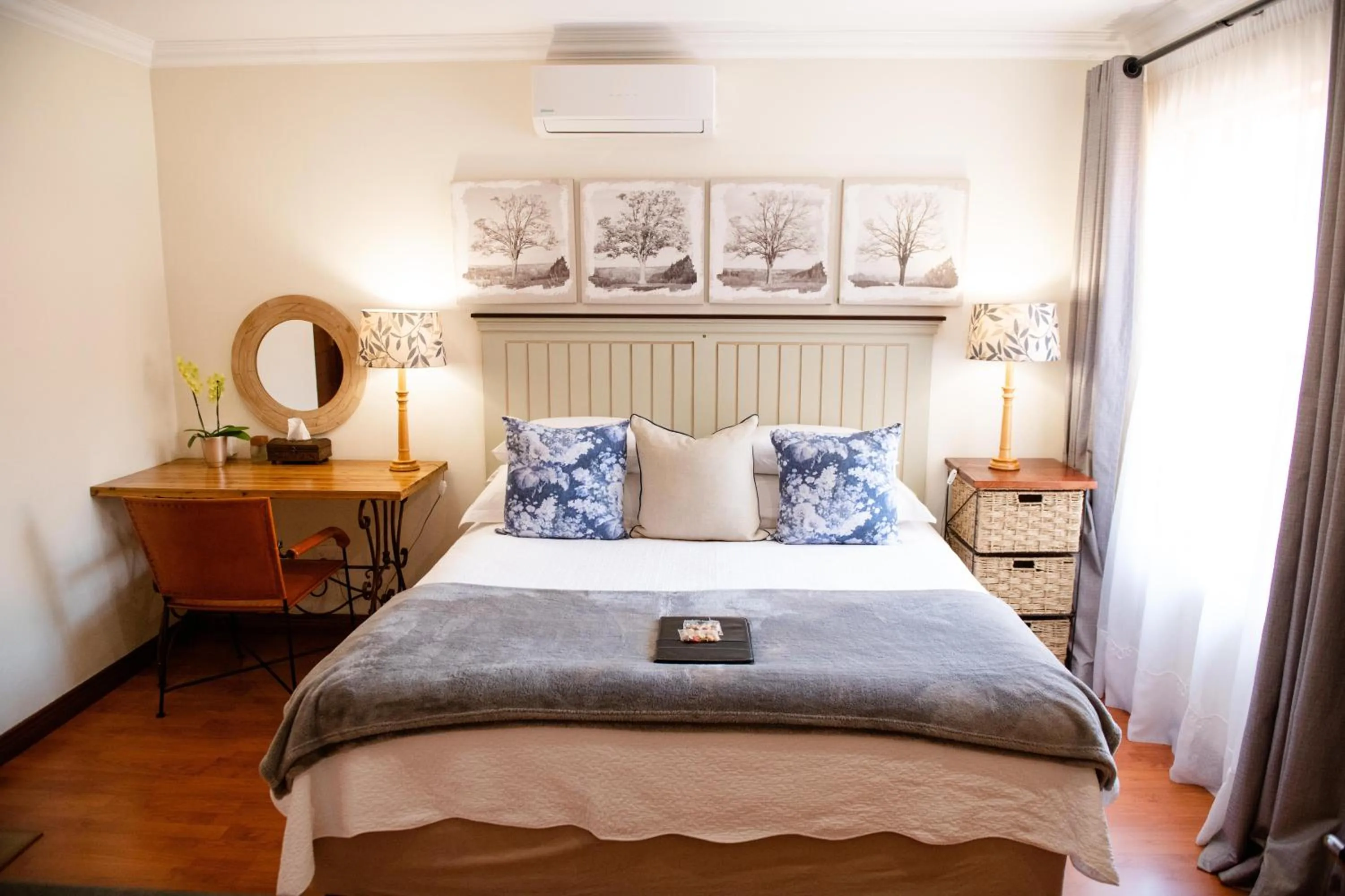 Bedroom, Bed in 37 on Charles