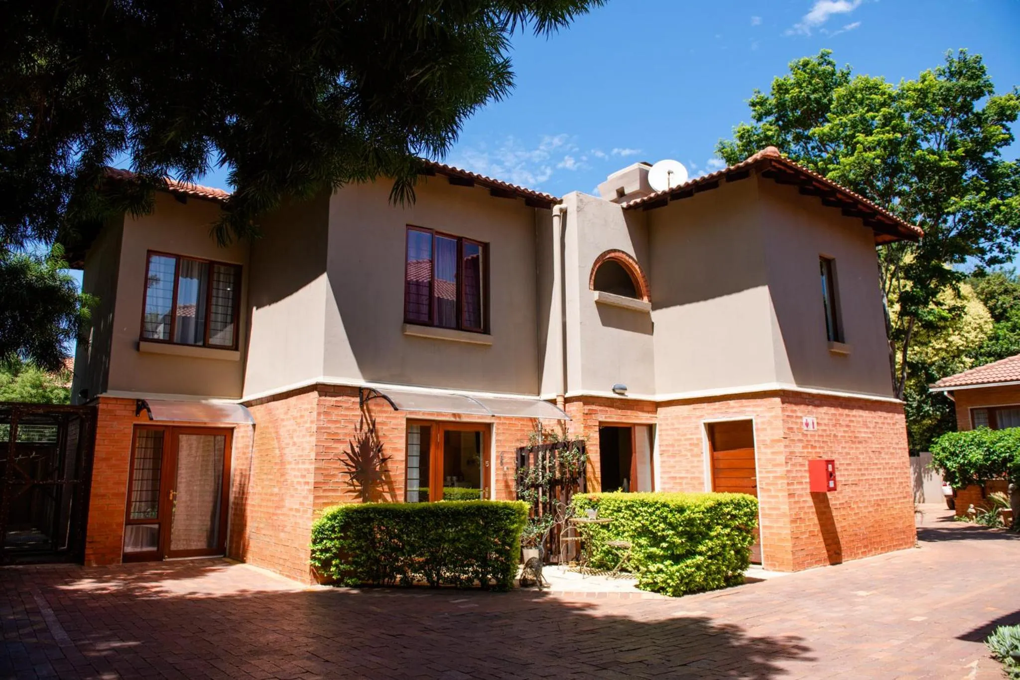 Property building in 37 on Charles