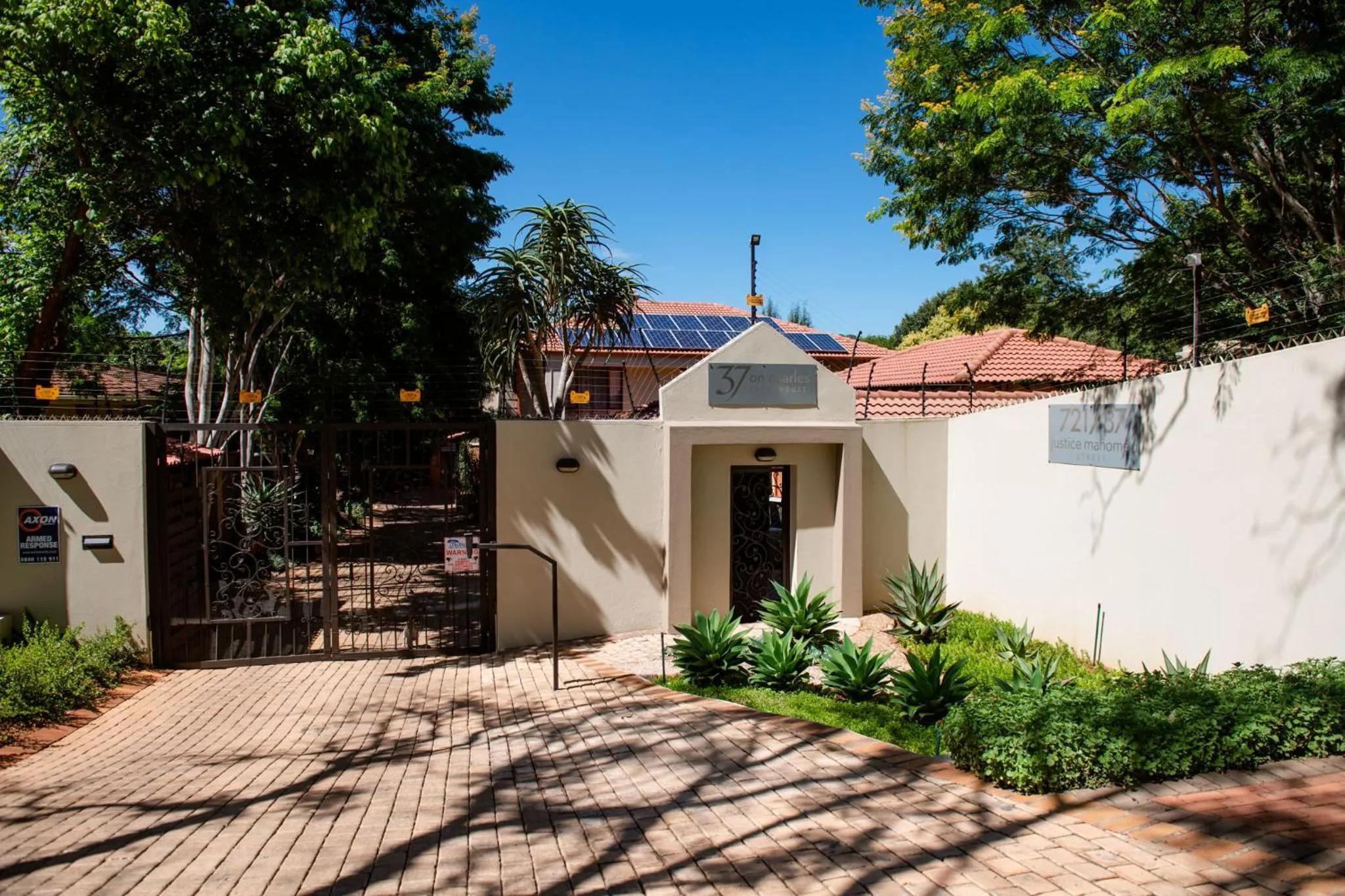 Property building in 37 on Charles