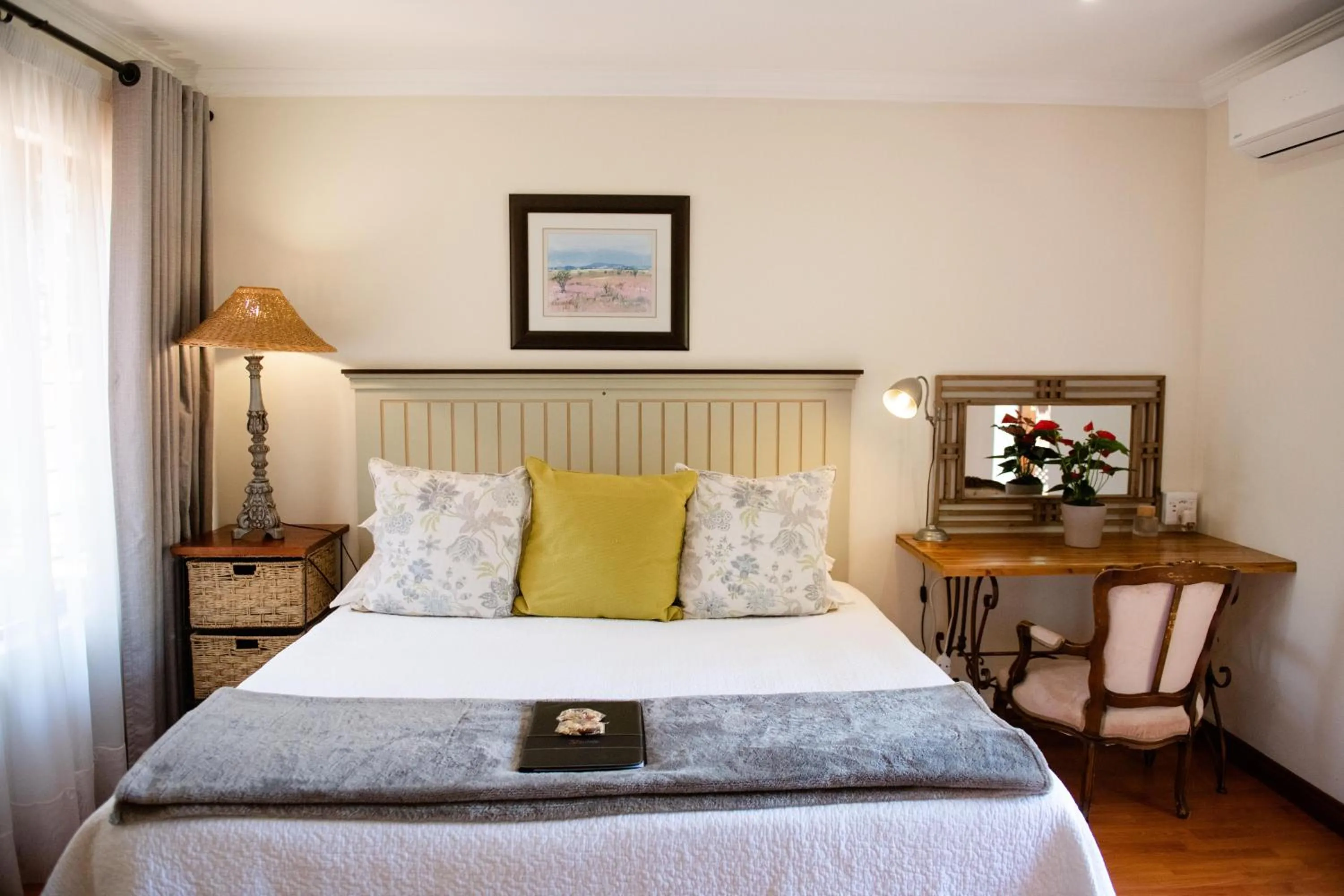 Bedroom, Bed in 37 on Charles